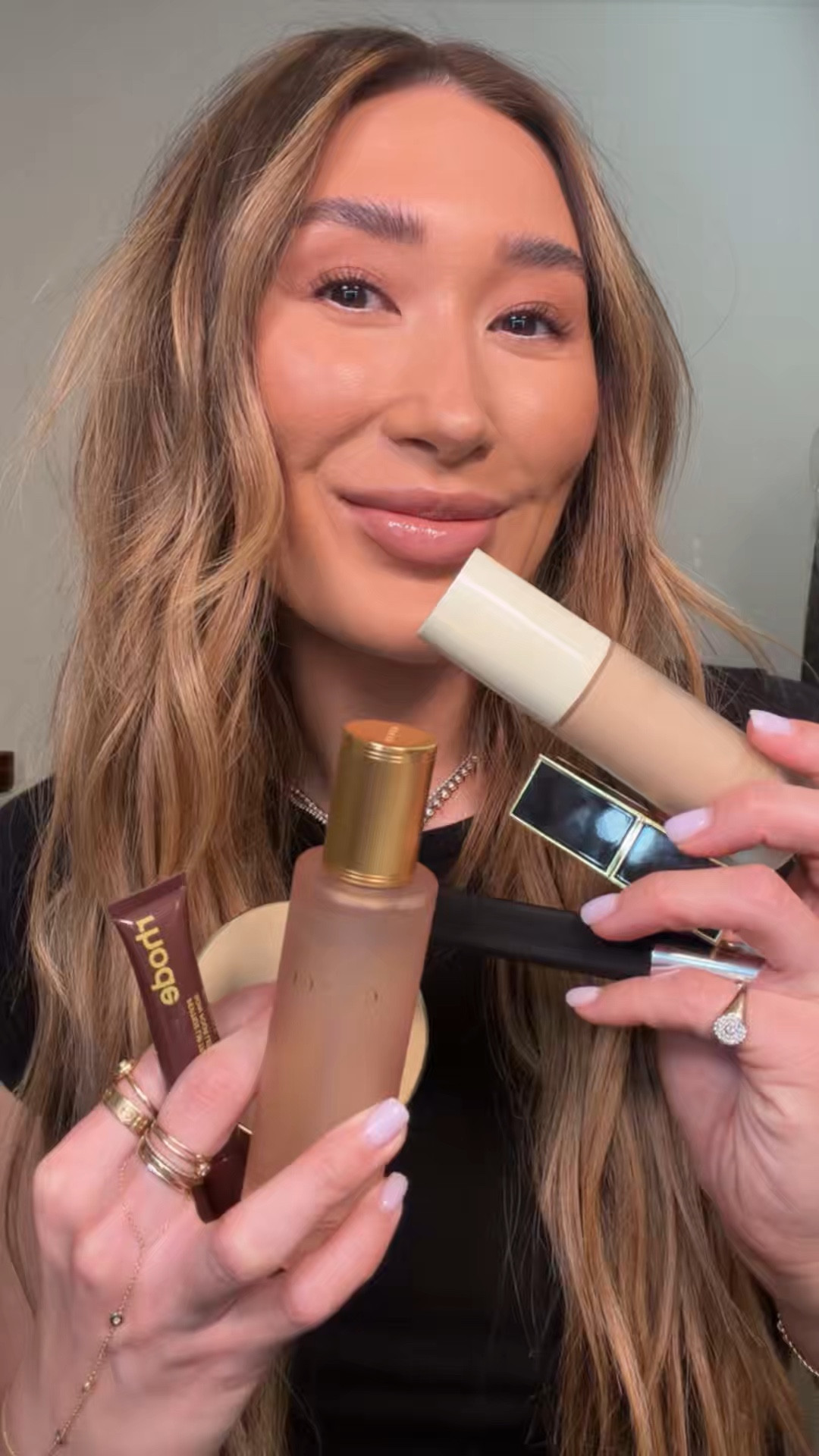 Makeup monday 

Foundation: 270N 
Powder: honey 
Mascara: mahogany 
Blush: she’s so la 
Eyeliner: Canyon + Cream 
Highlight: warm gold 
Bronzer: medium + 02 
Concealer: power nap 
Eyeshadow: Carmel 
Lipliners: stone + Tanline 
Lipstick: sable smoke 
Gloss: banana 