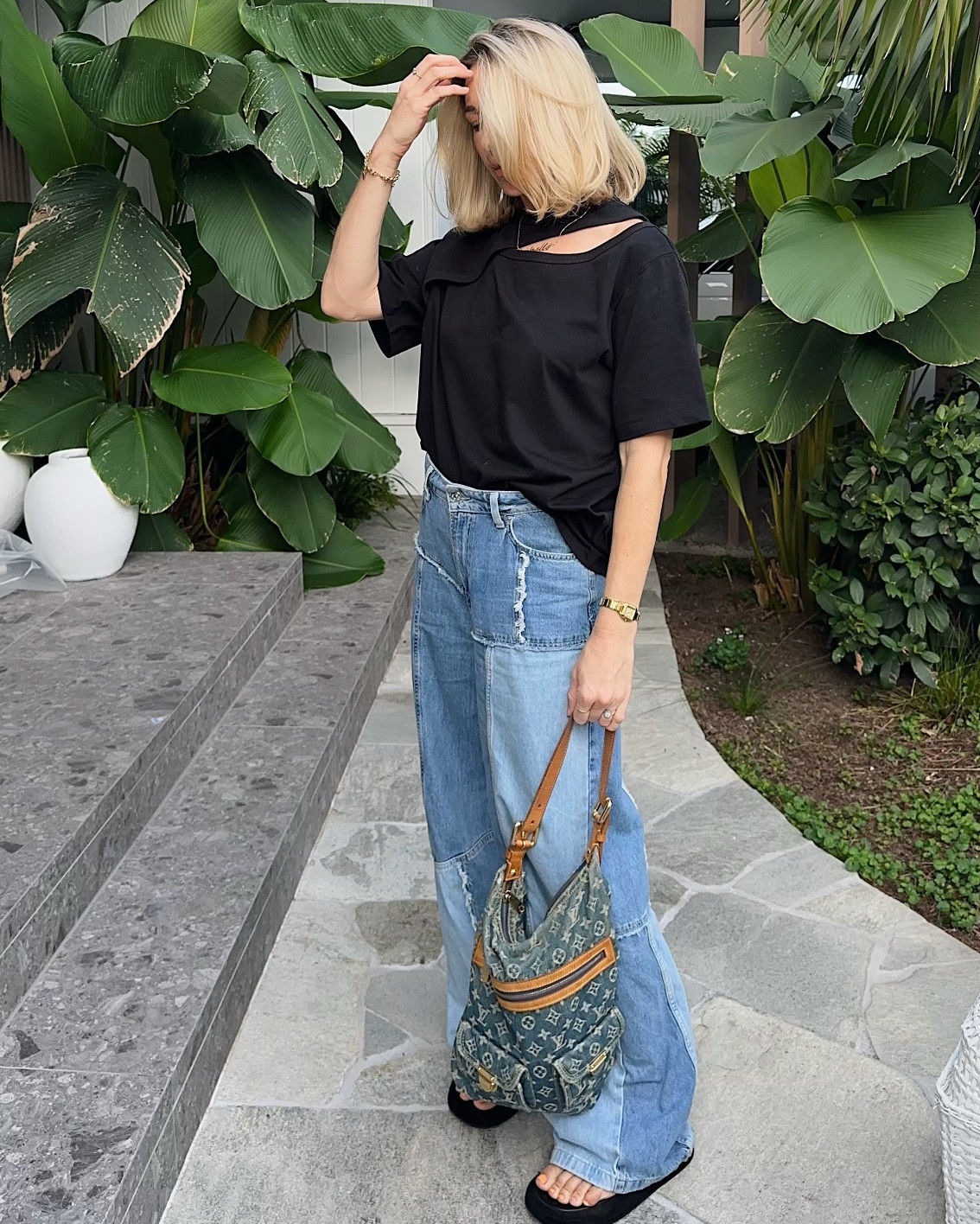 Off duty weekend look 🖤 obsessed with this oversized tee ✔️

#LTKaustralia #LTKstyletip