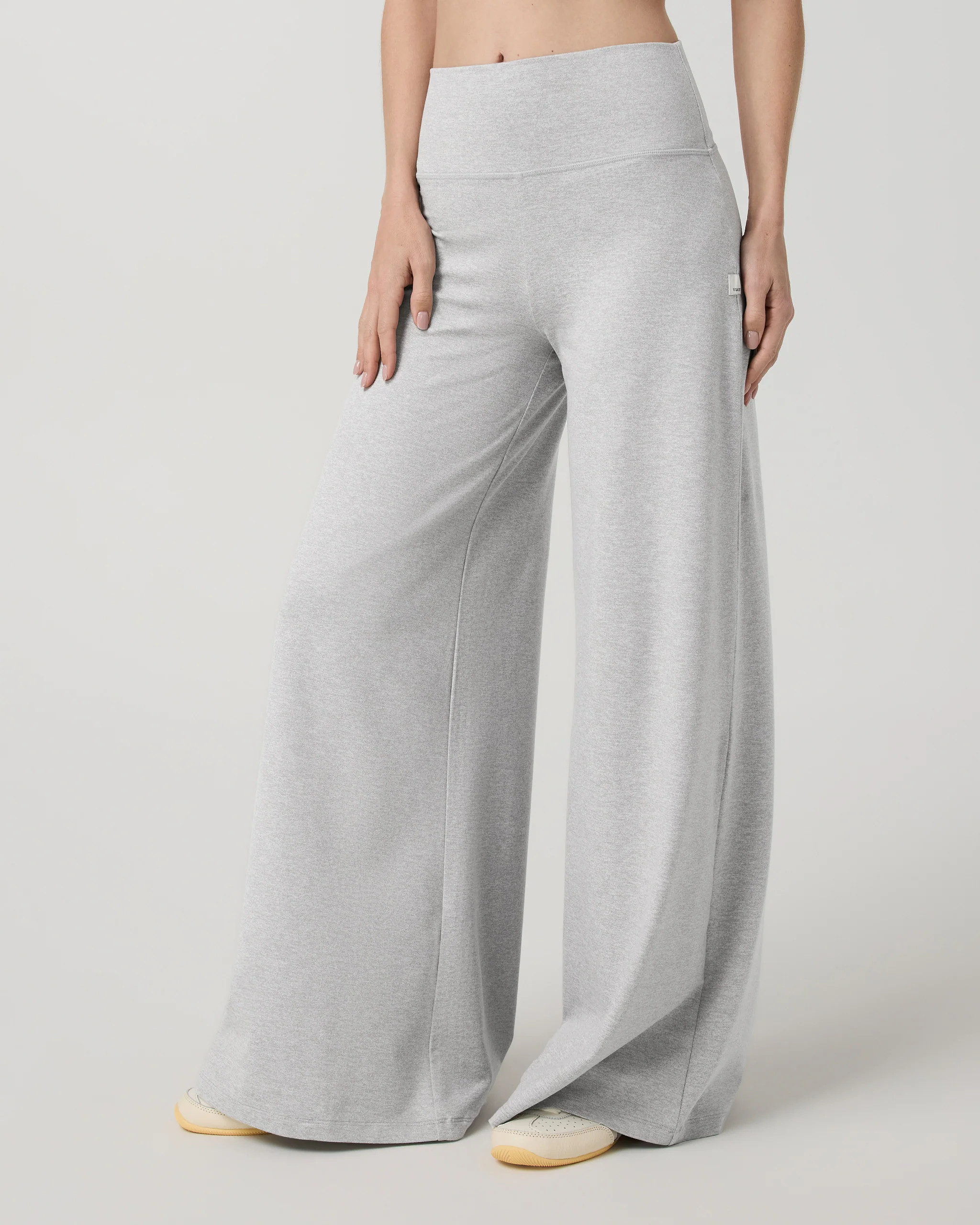 Women's Halo Easy Wideleg Pant - Short – Pale Grey Heather – Vuori | Vuori Clothing (US & Canada)