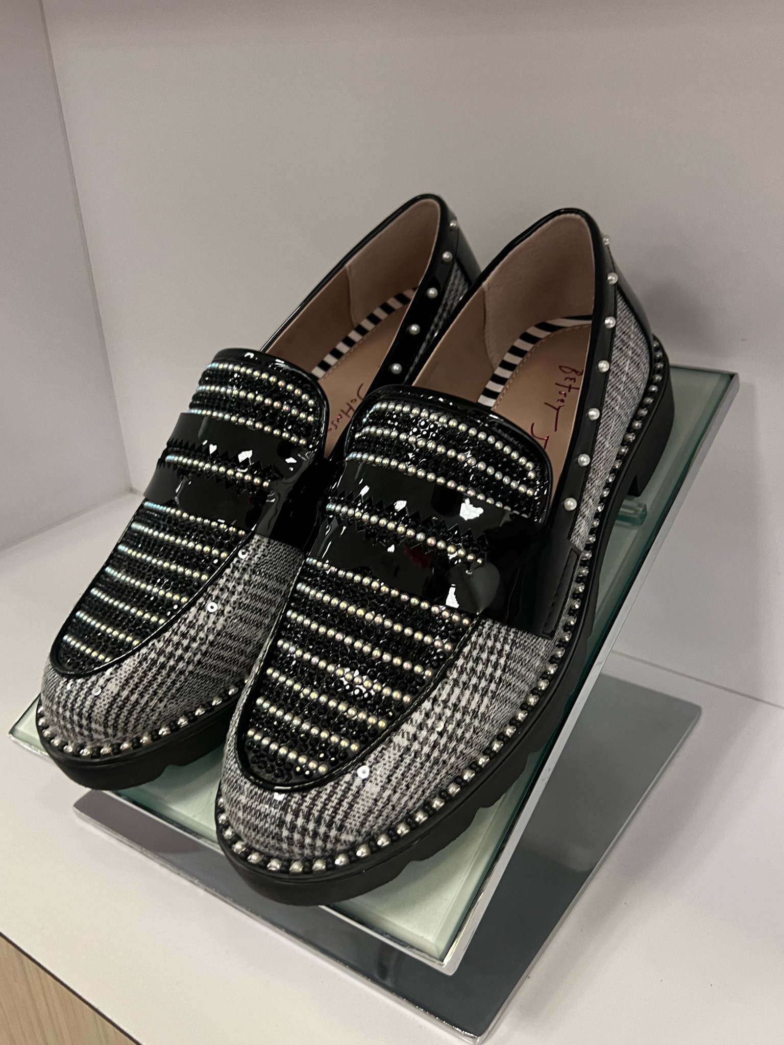 Betsey Johnson black loafers

#LTKSaleAlert #LTKShoeCrush #LTKGiftGuide