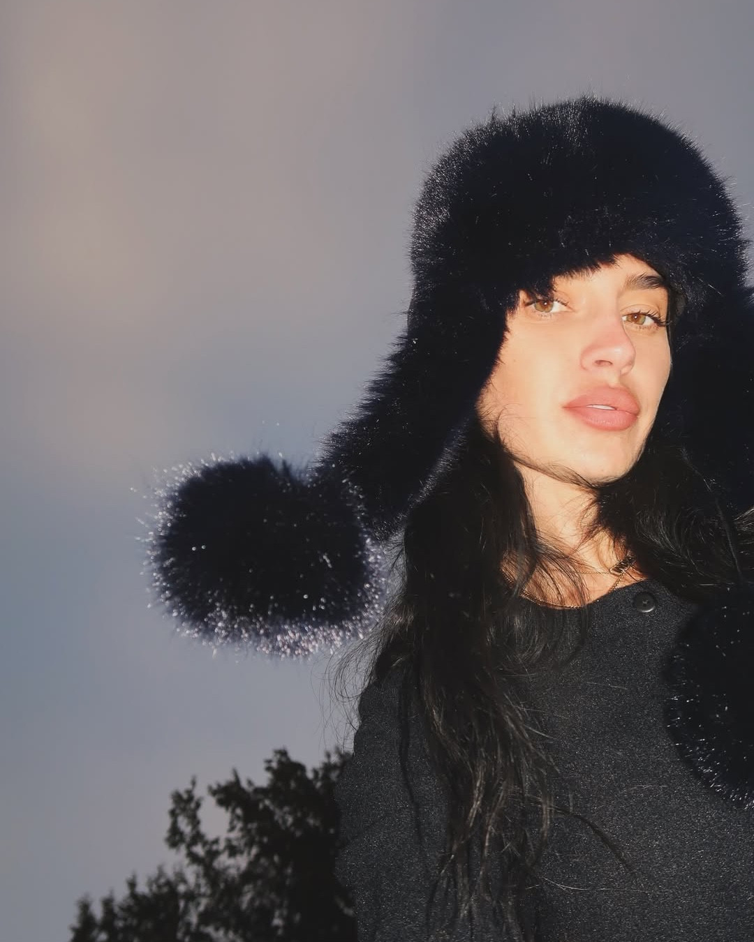 Ten things you may not know about me …. 1. Born in Newfoundland 🇨🇦 2. 80’s baby 3. Fav food is pizza 4. Fav drink is iced Matcha 5. I love watching old movies 6. I have the best oldies playlist 7. I’m a scorpio 8. I love animals more then people 9. I don’t drive 10. My nickname is TBE 🥳 Shout out to my mom the photographer! Outfit is @Alo Yoga  ❄️ 

#LTKdayinmylife #LTKootd #LTKSeasonal