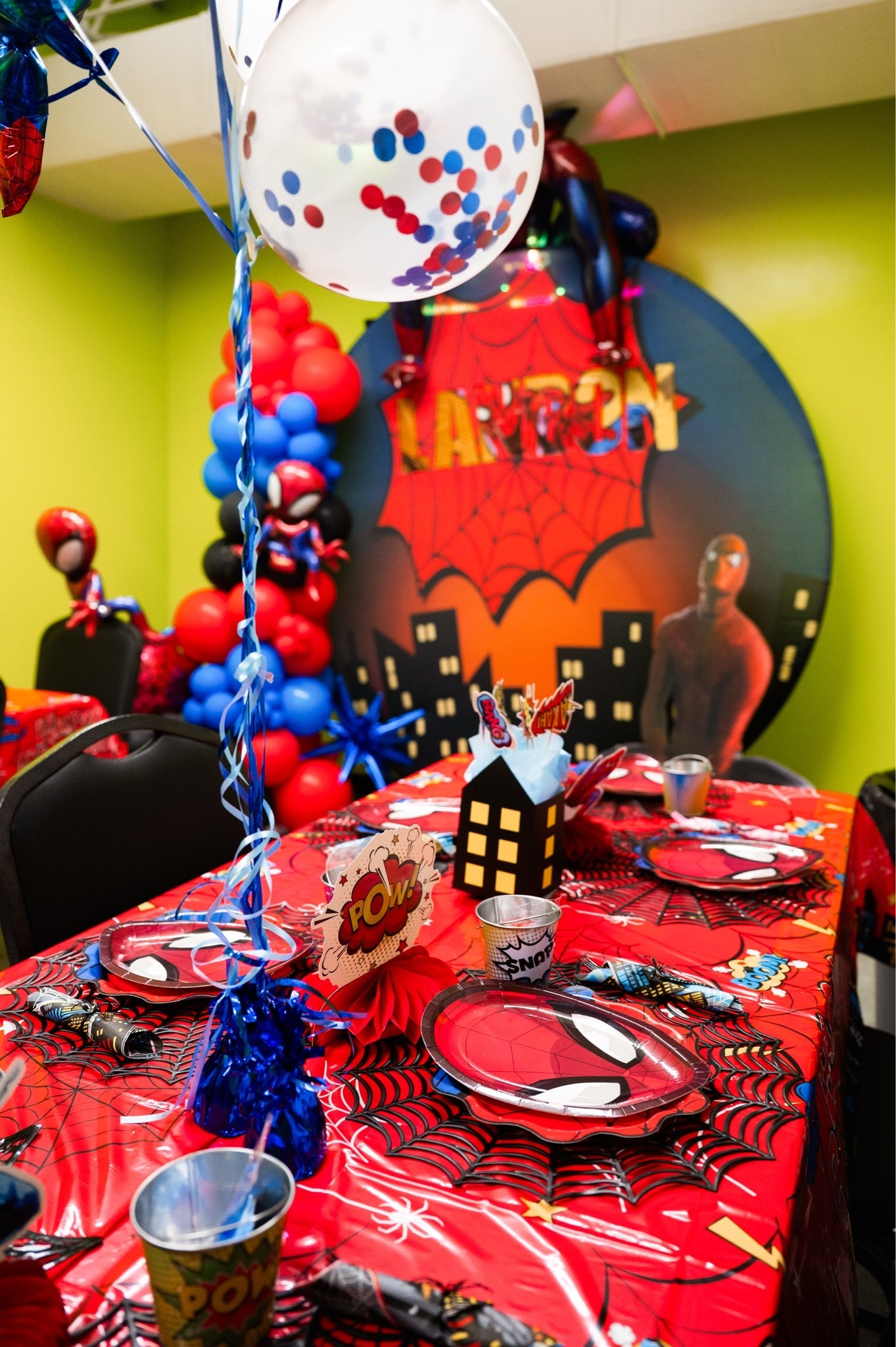 Spiderman birthday party decorations and picture backdrop