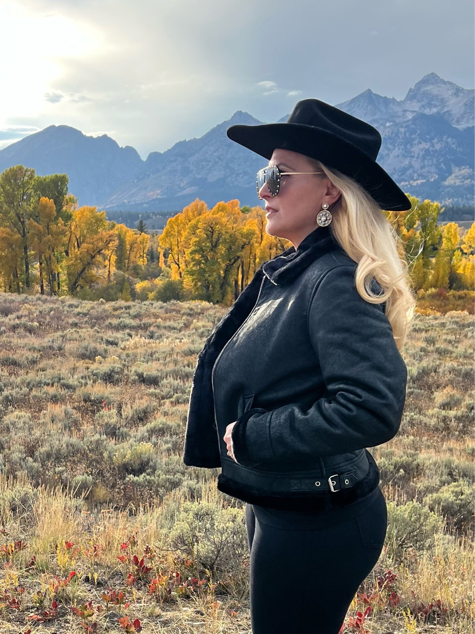 Country Western accessories for Fall!

Cowboy hat, Earrings, Studded sunglasses


#LTKSeasonal #LTKOver40 #LTKTravel #LTKgrwm #LTKootd #LTKMidsize #LTKU #LTKWorkwear