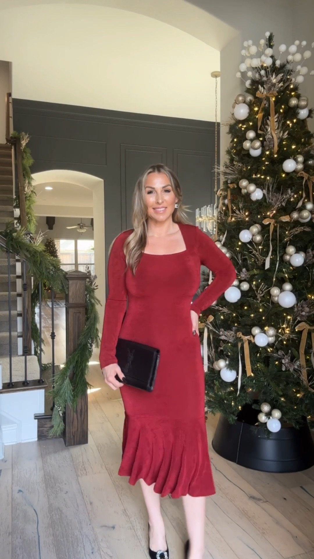 This red holiday dress from Amazon is BACK this year and still such a flattering option—fitted through the waist, flared at the hem, and under $50. I’m wearing a size small here and it comes in other colors too.

Perfect for:
	•	Christmas parties
	•	Holiday concerts
	•	Family photos
	•	NYE events (just add sparkle!)

#amazonholidaydress #affordableholidaystyle #holidayoutfitideas #christmasoutfitinspo #amazonfashionfinds #redholidaydress #ltkholidaystyle #holidaylooks

#LTKPetite #LTKHoliday #LTKOver40