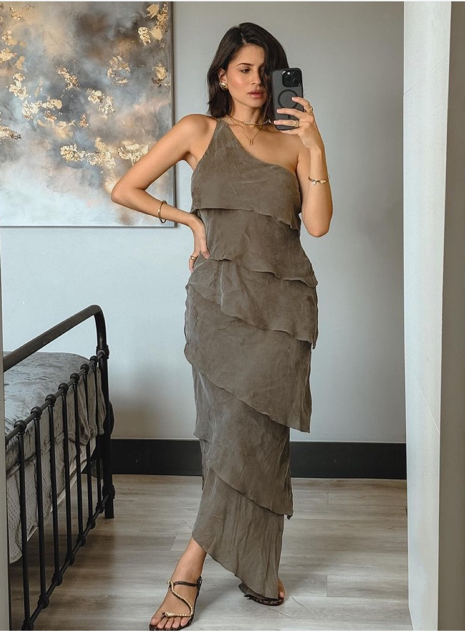 Fiquei muito feliz em usar esse vestido depois de anos grávida 😂 As vezes uma peça única facilita nossa vida. 🩶

#LTKbrasil #LTKsalealert #LTKstyletip