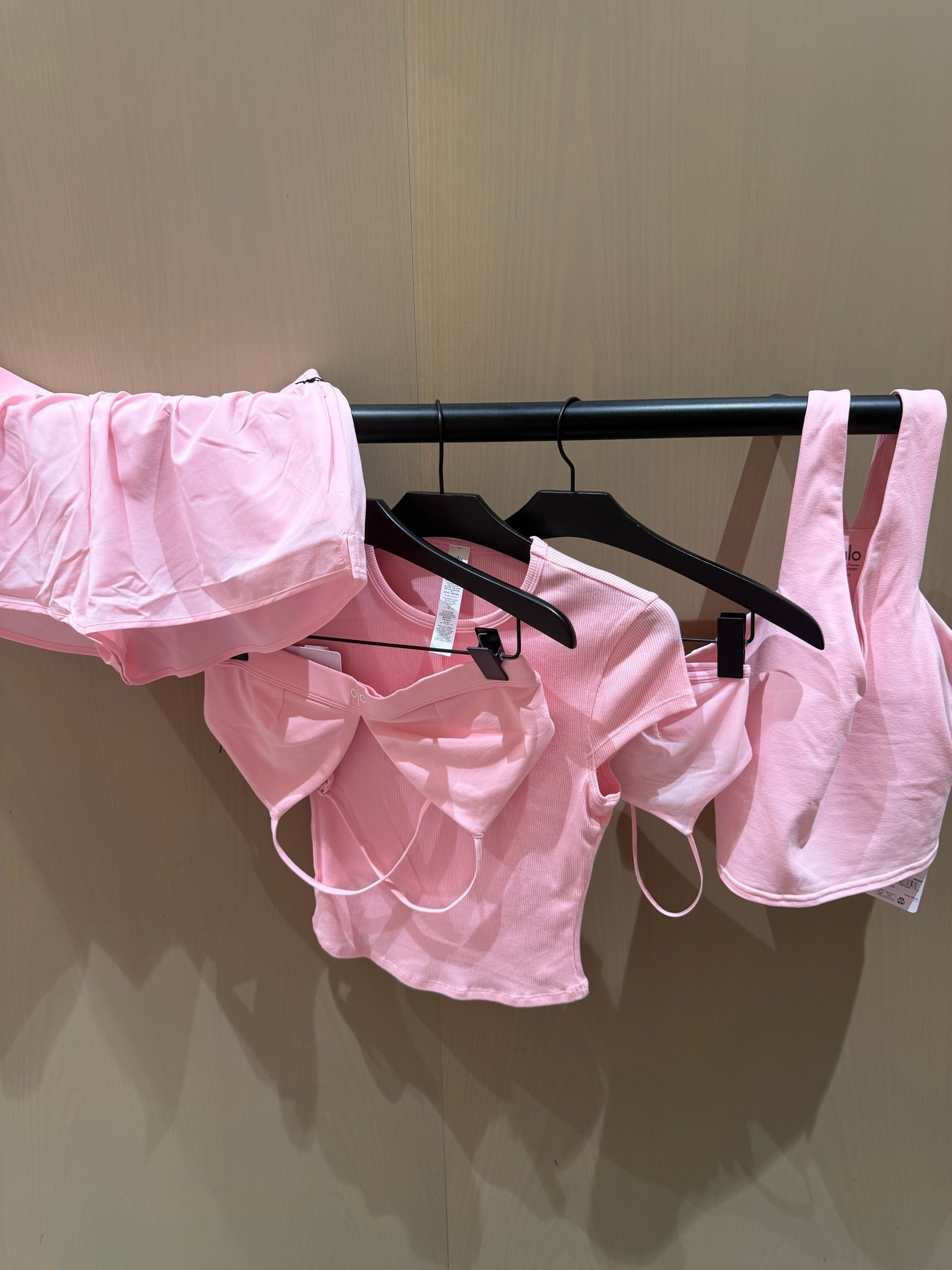 New @Alo Yoga pink marshmallow 💗