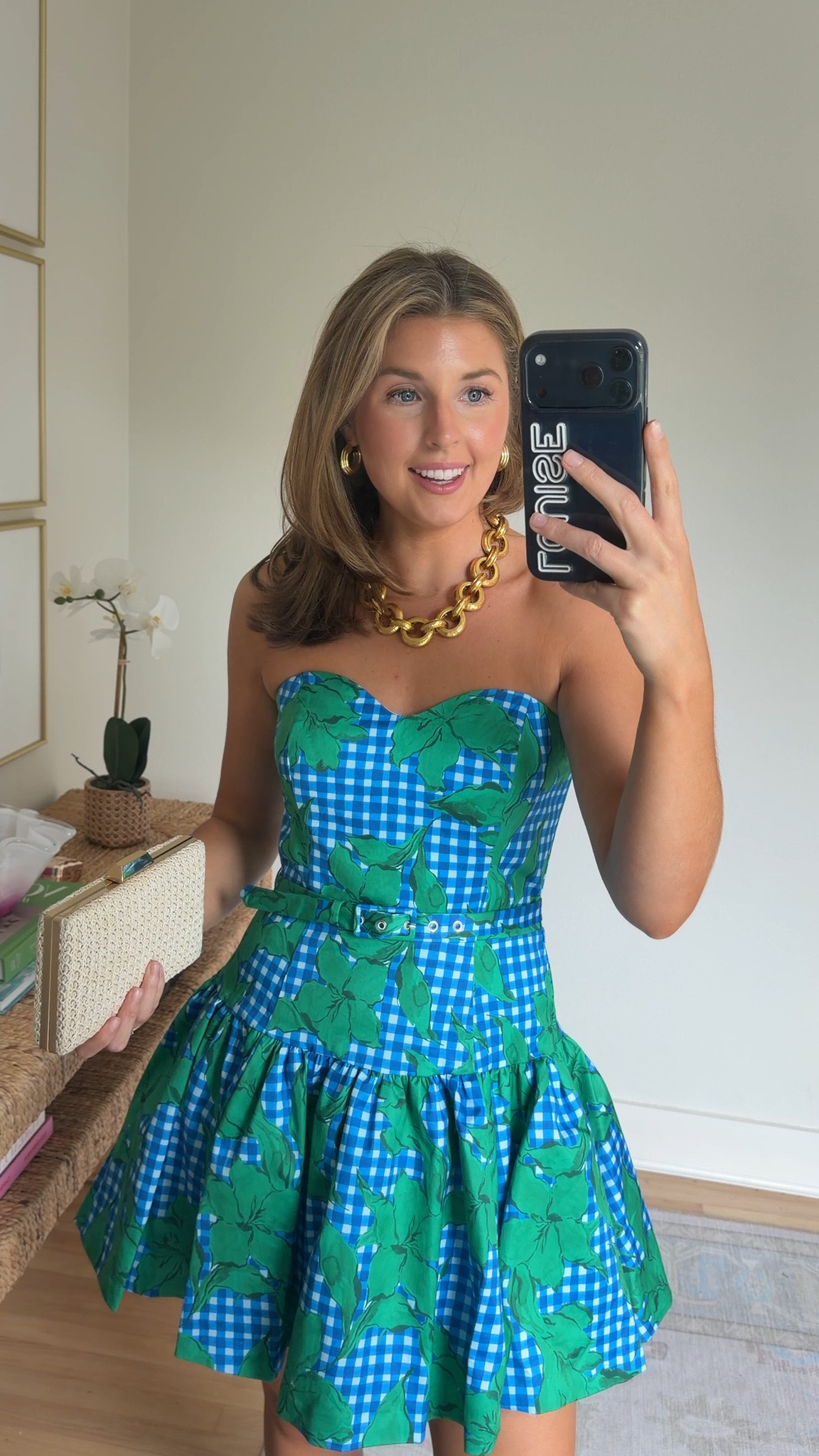 Summer cocktail! Wearing a 2. Code LOUISE20 through 5/9