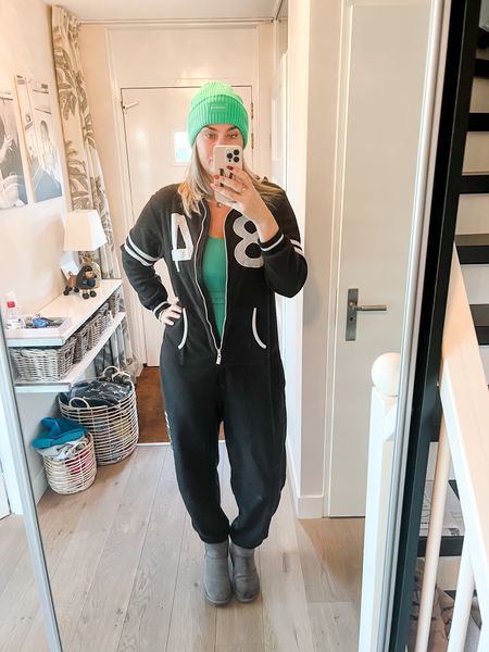 Outfits of the week

Sunday morning, ready for an ice dip. Wearing a green Long Tall Sally swimsuit and a black fleece onesie (men’s medium). Green hat and grey Uggs  

#LTKswim #LTKfit #LTKeurope