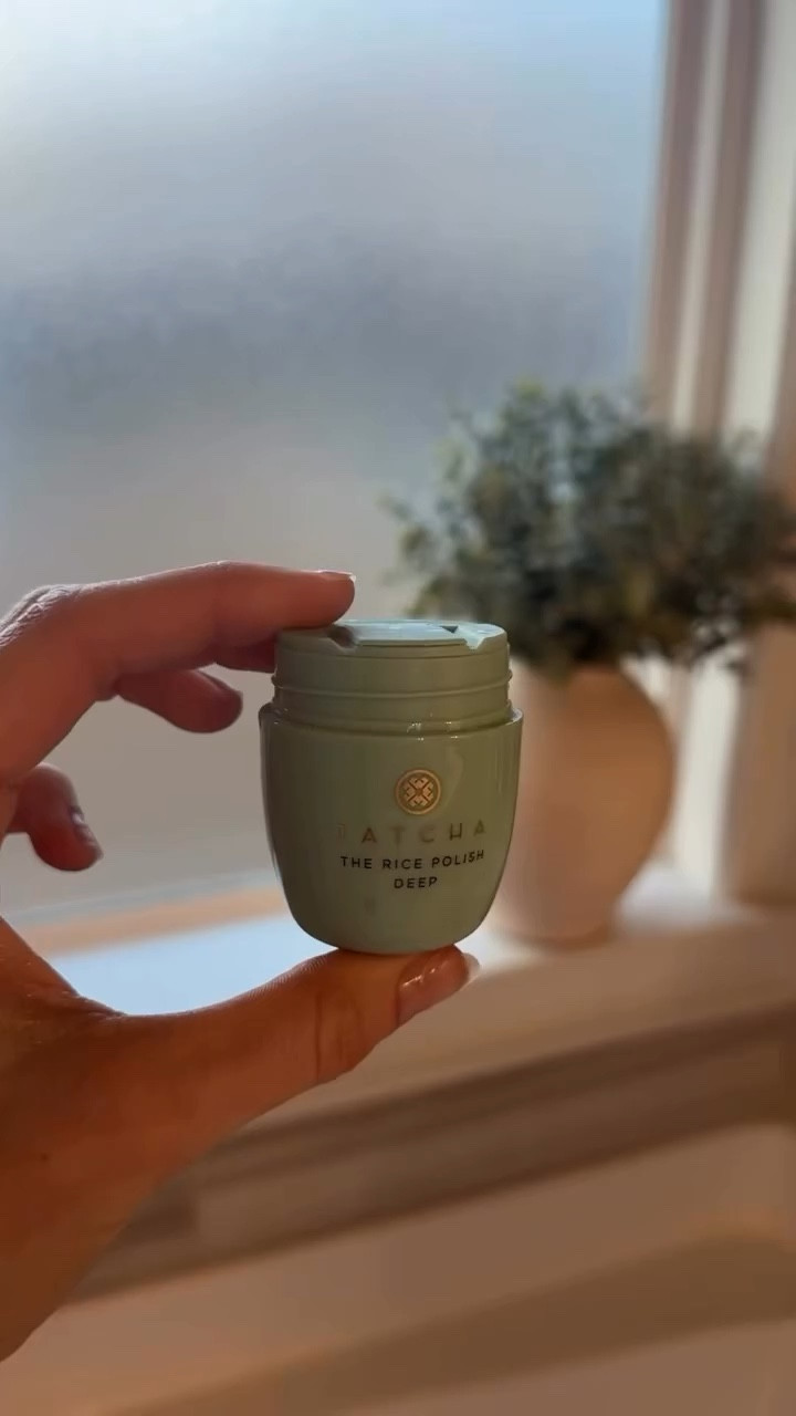 Product spotlight ⭐️

Something I like to use to polish things up @tatcha 
This really helps give my skin a fresh look! I use most especially when I see dry flaky spots, also just like to use for mild exfoliation a few times a week. This leaves my skin feeling smooth + looking more fresh and glowing