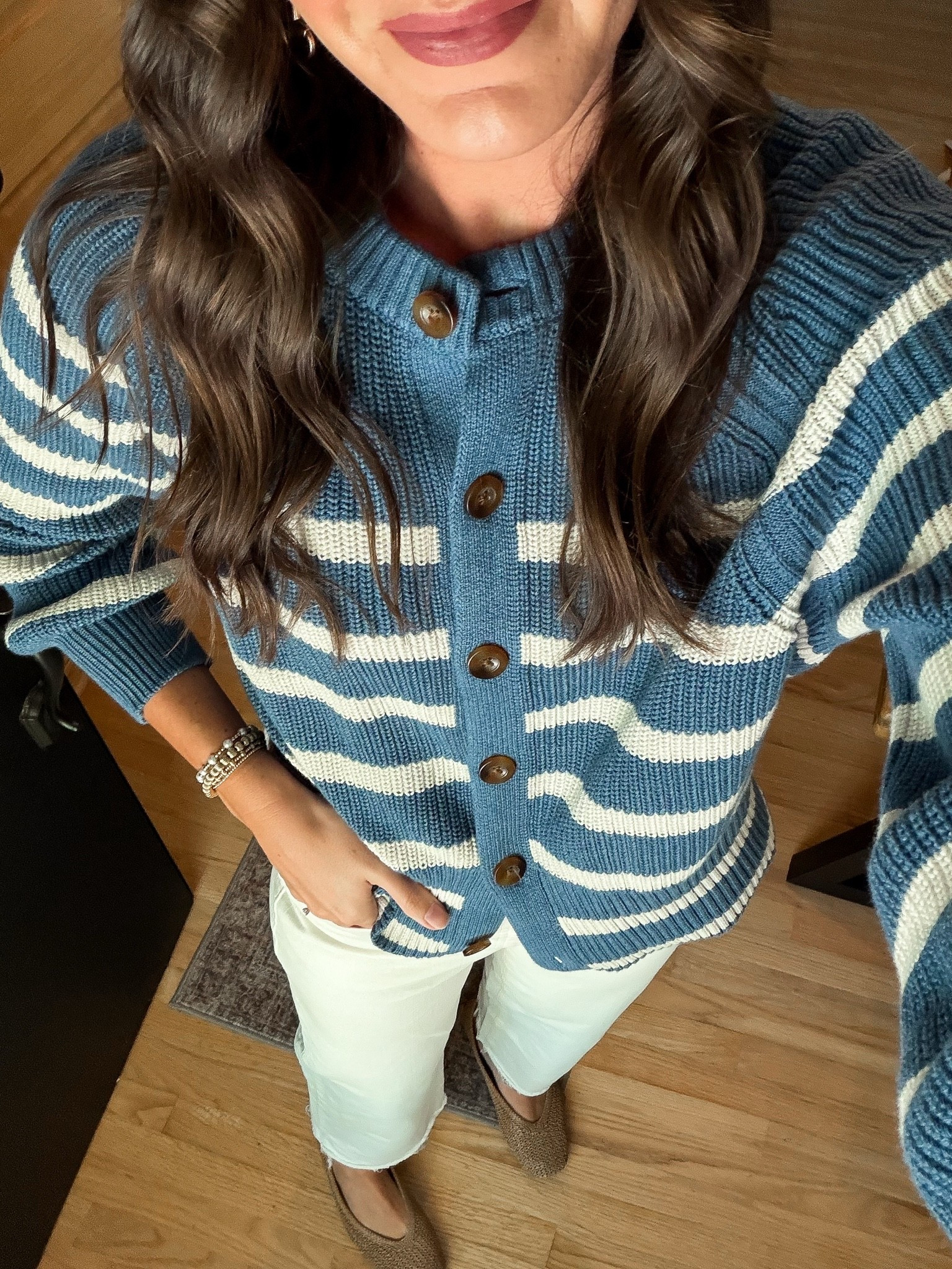 This 100% cotton cardigan has me swooning!!! 😍 Sized up to a large for a looser fit.