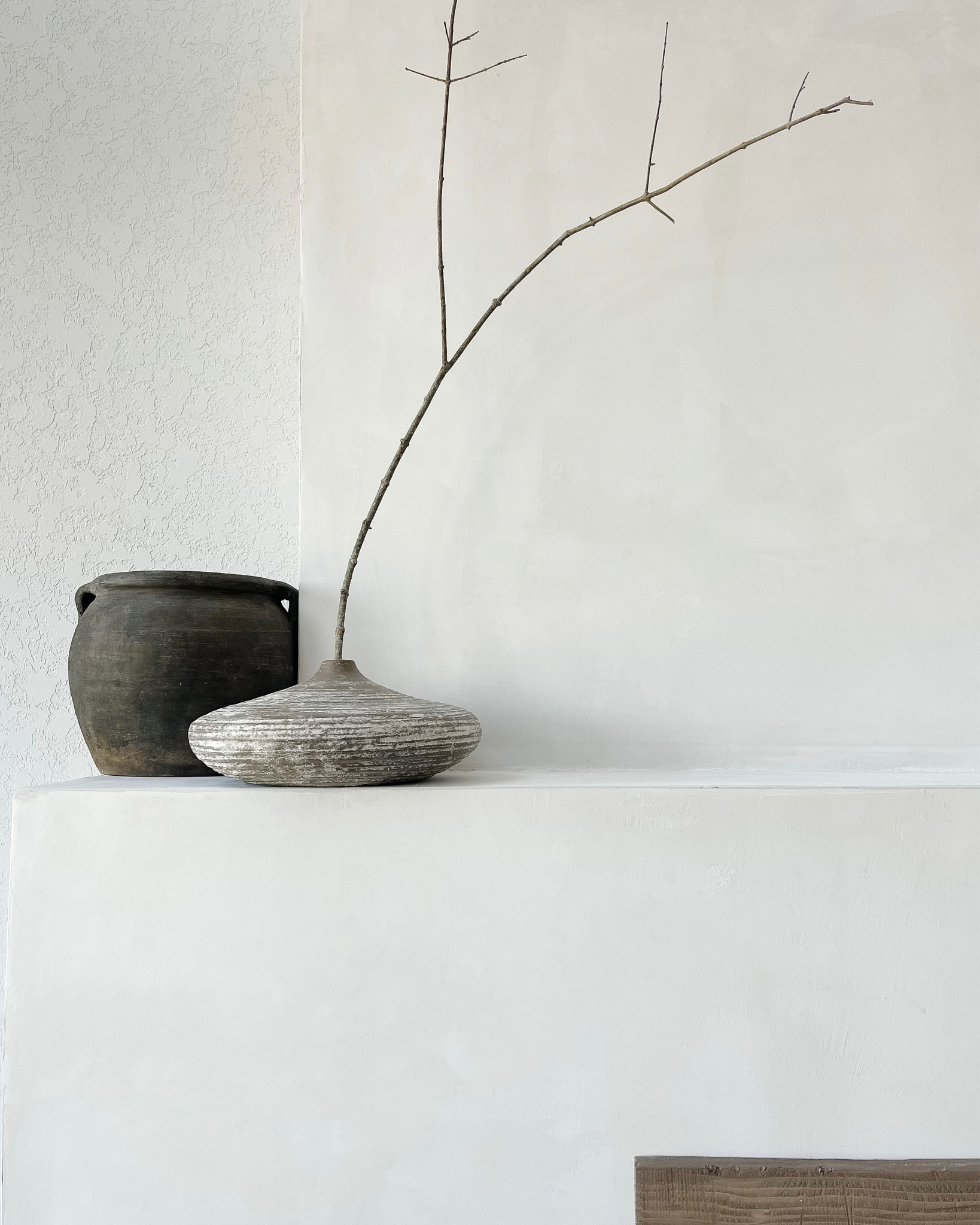 Fireplace mantel decor #organicmodern #organicmoderndecor #manteldecor #mantelstyling