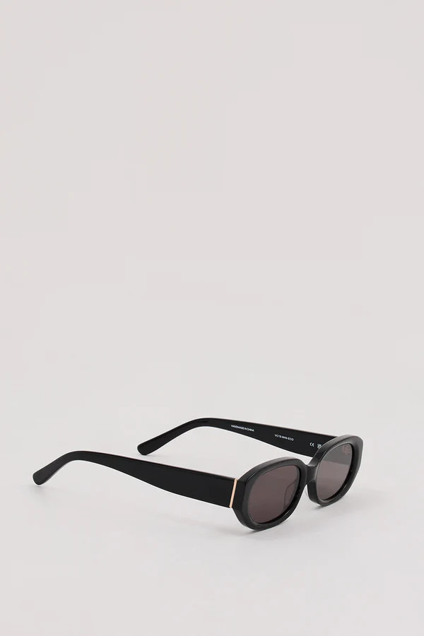 VELVET CANYON BLACK MANNEQUIN SUNGLASSES | DISSH