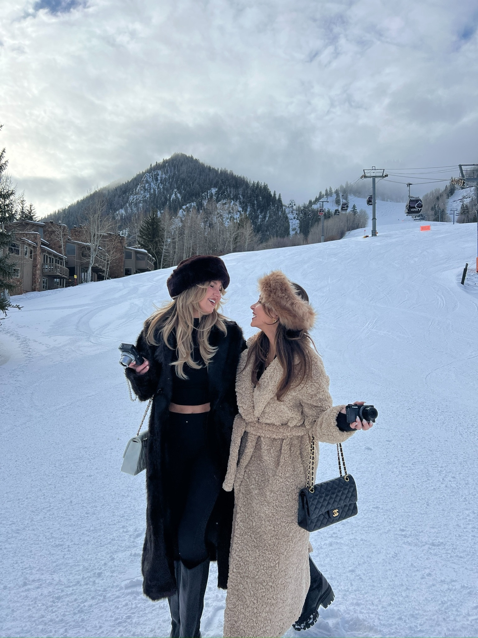 Bestie matching outfits 👯‍♀️ 🩷 these outfits are so simple and so cute, a fur coat for winter is a must !! 

Casual winter outfits - winter fashion - ski trip outfit inspo - comfy winter outfits - ski favs - mountain vacation outfits - must have winter sweaters - fur accessories - high end fashion 