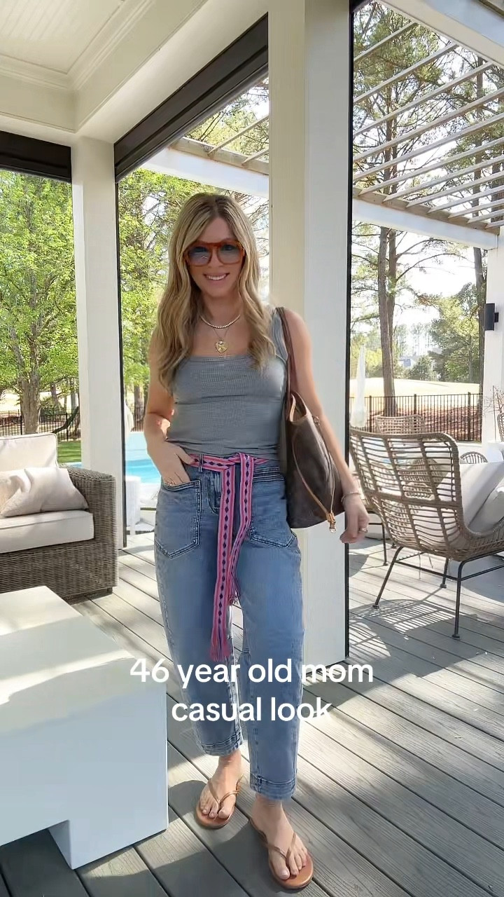 Casual outfit! Loving these jeans!

#LTKootd #LTKmomlife #LTKOver40