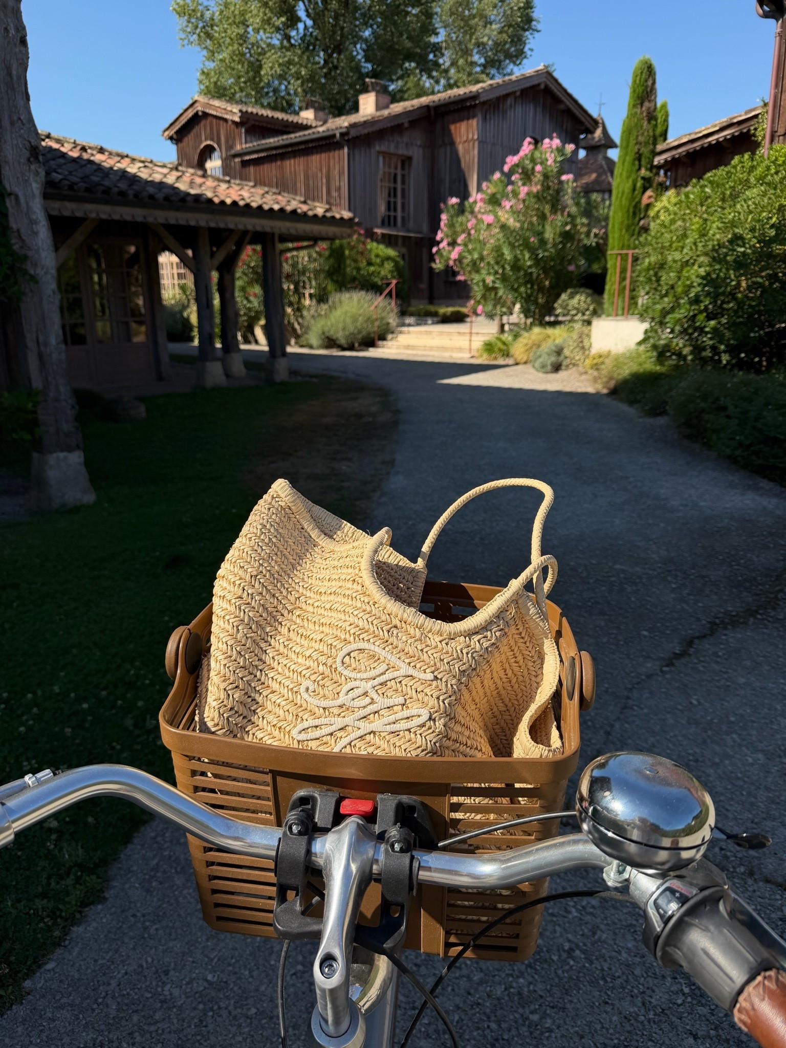 An easy summer raffia bag to fit everything you need in from @tommy

#LTKsummer #LTKbag
