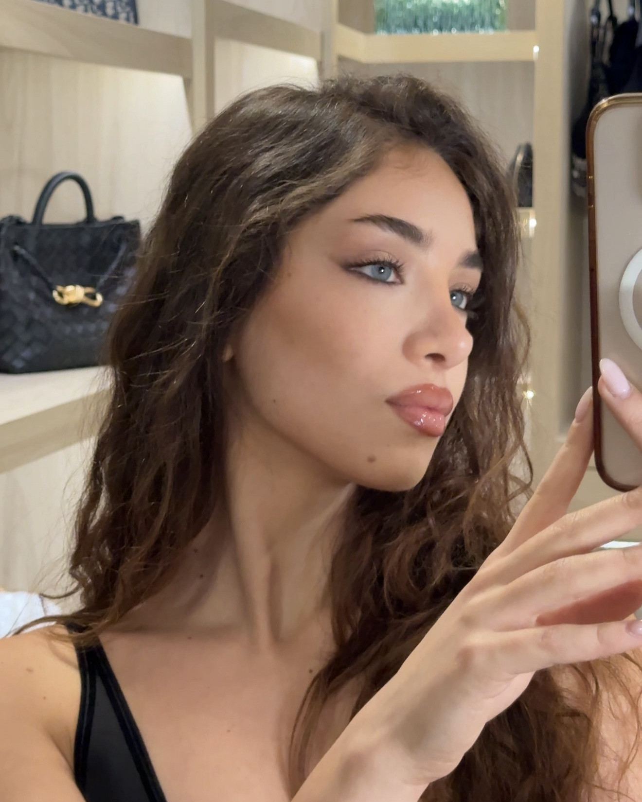 Light smokey glam on repeat. I’m obsessedd🌼🖤