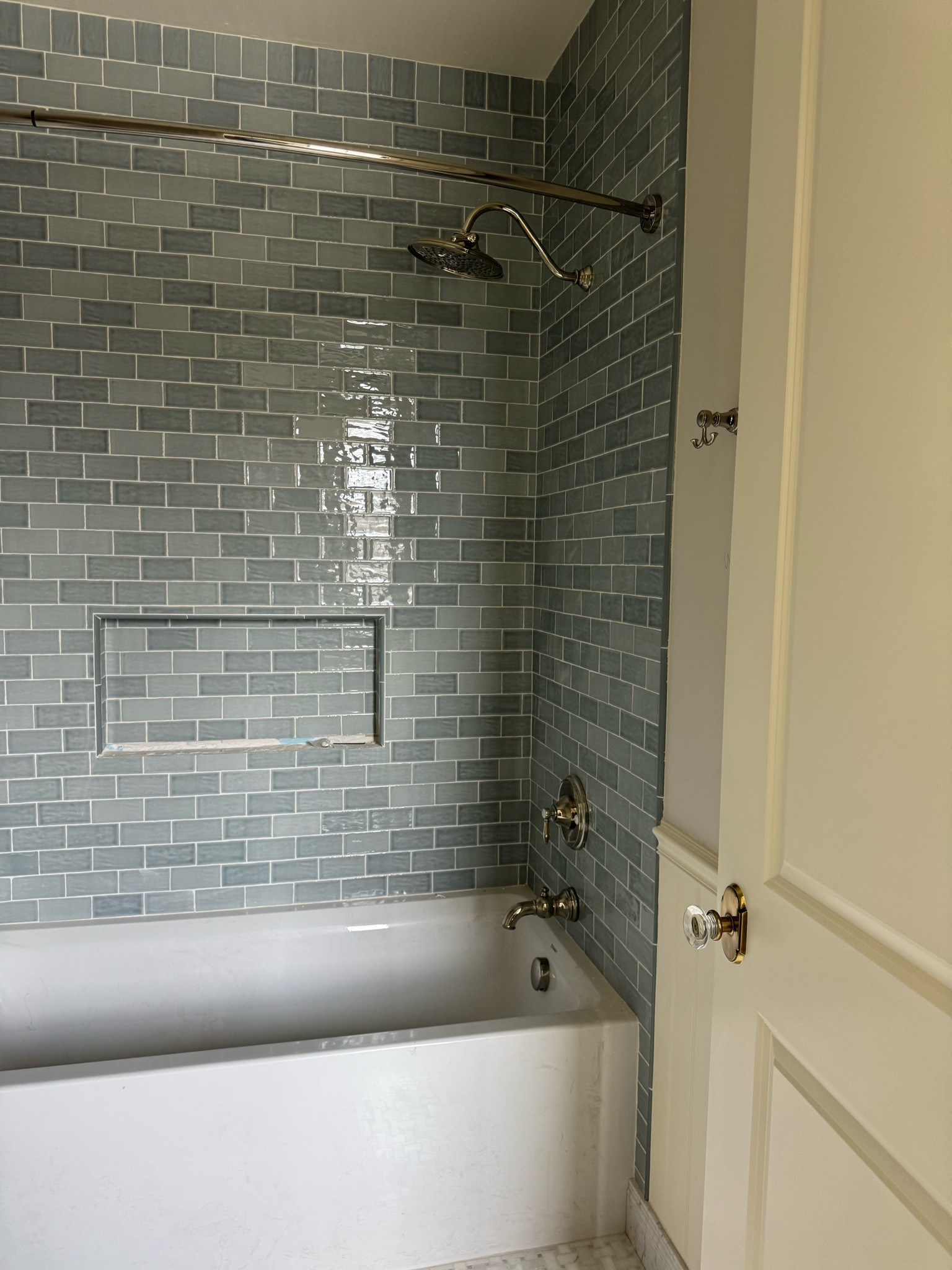 Linking tile, plumbing fixtures and door hardware from my daughters’ bathroom.



#LTKHome #LTKStyleTip