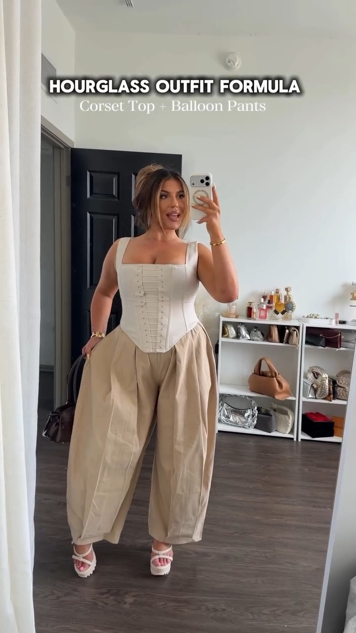 Hourglass Outfit Formula⏳ Snatched waist + volume at the hips= BODY!🔥 save this combo next time you need a spring outfit!😍

Wearing a L in the top and bottoms! Top is nonstretch so I’d consider sizing up! 😘

#outfitformula #hourglassoutfit #midsizefashioninspo

#LTKMidsize