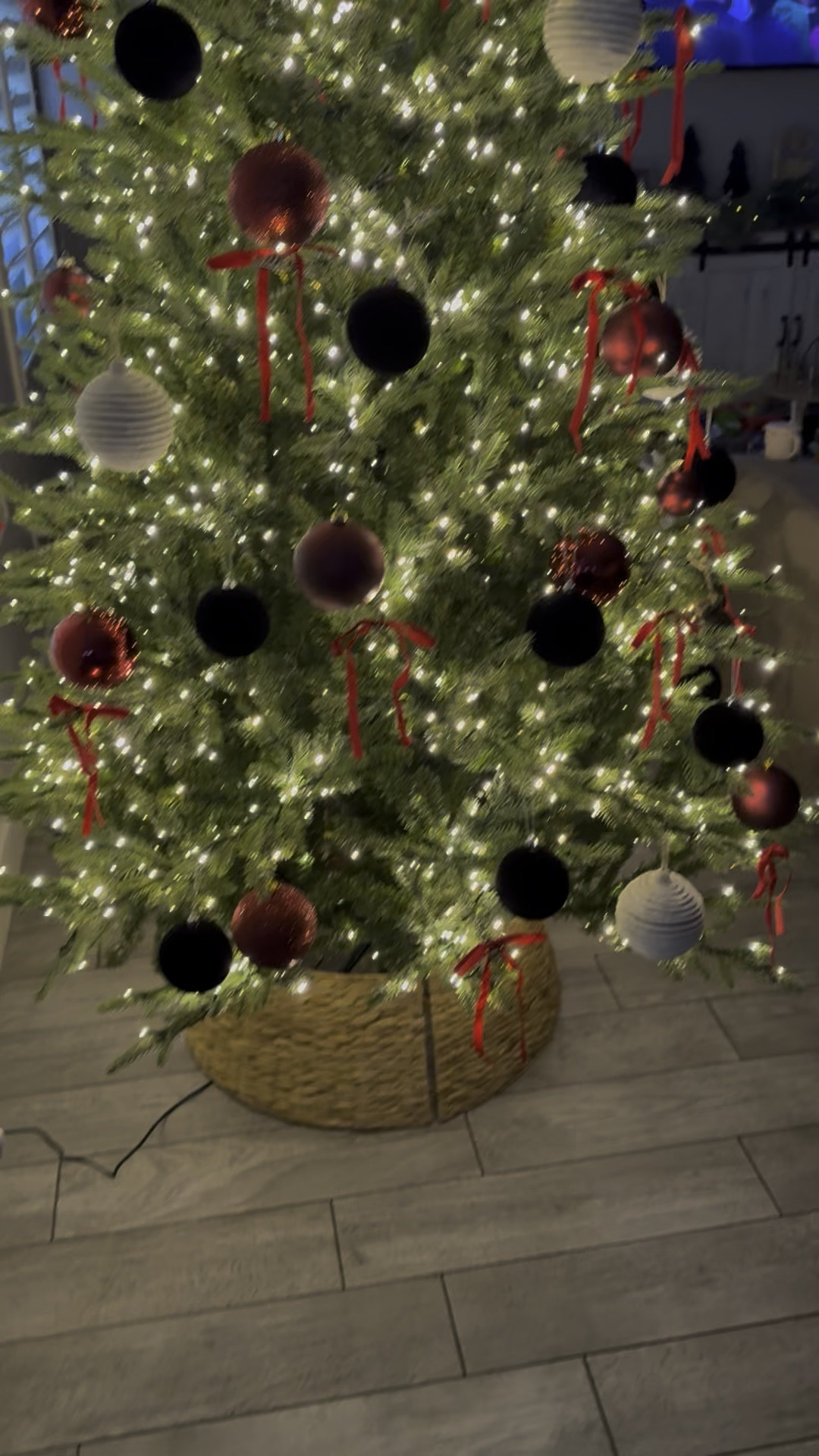 These velvet red bows really make my Christmas tree pop 🤩

#LTKHoliday #LTKSeasonal