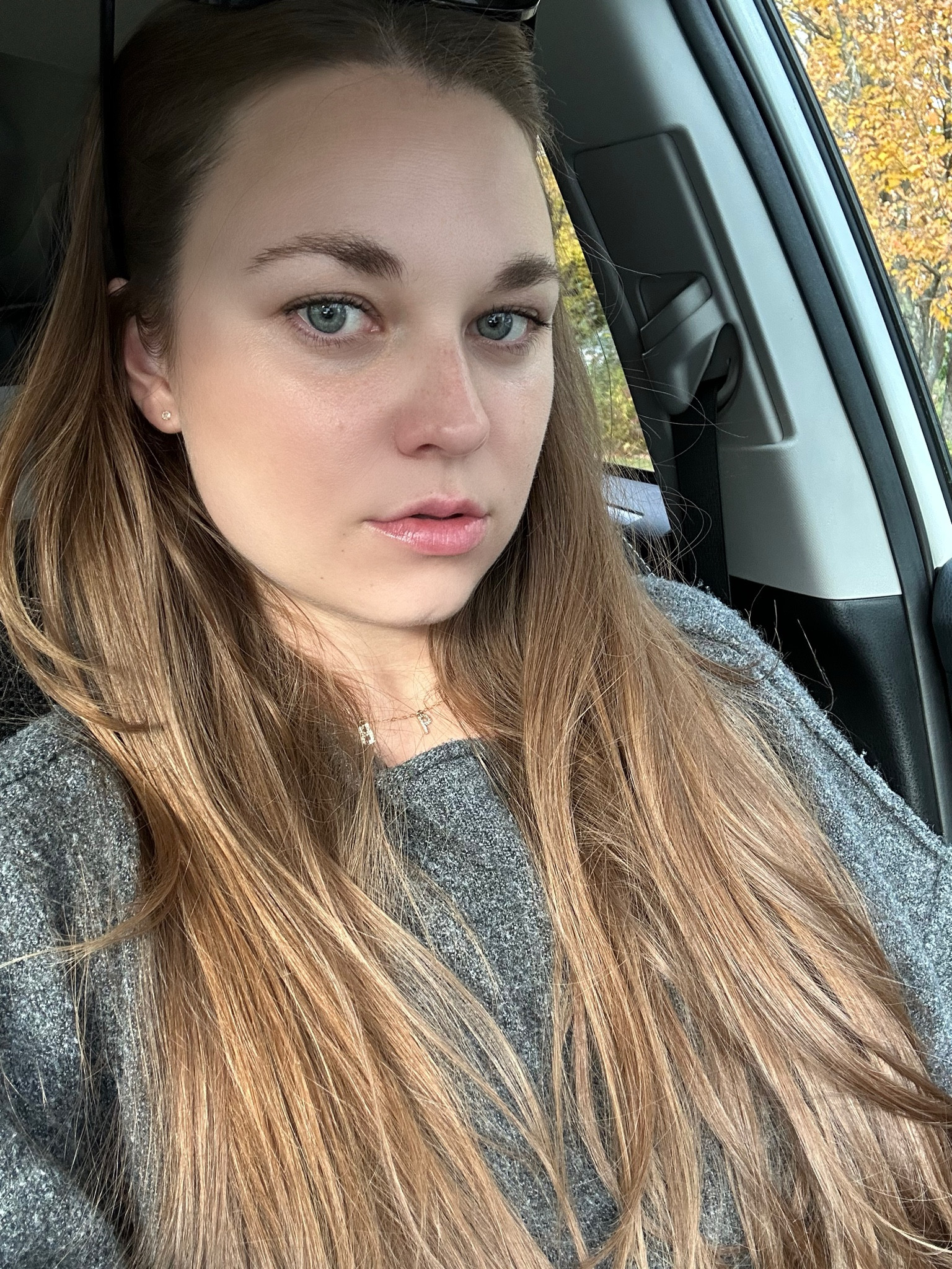 Nuuds gray sweater size small. 
Small diamond earrings

#LTKSaleAlert #LTKFindsUnder100 #LTKStyleTip