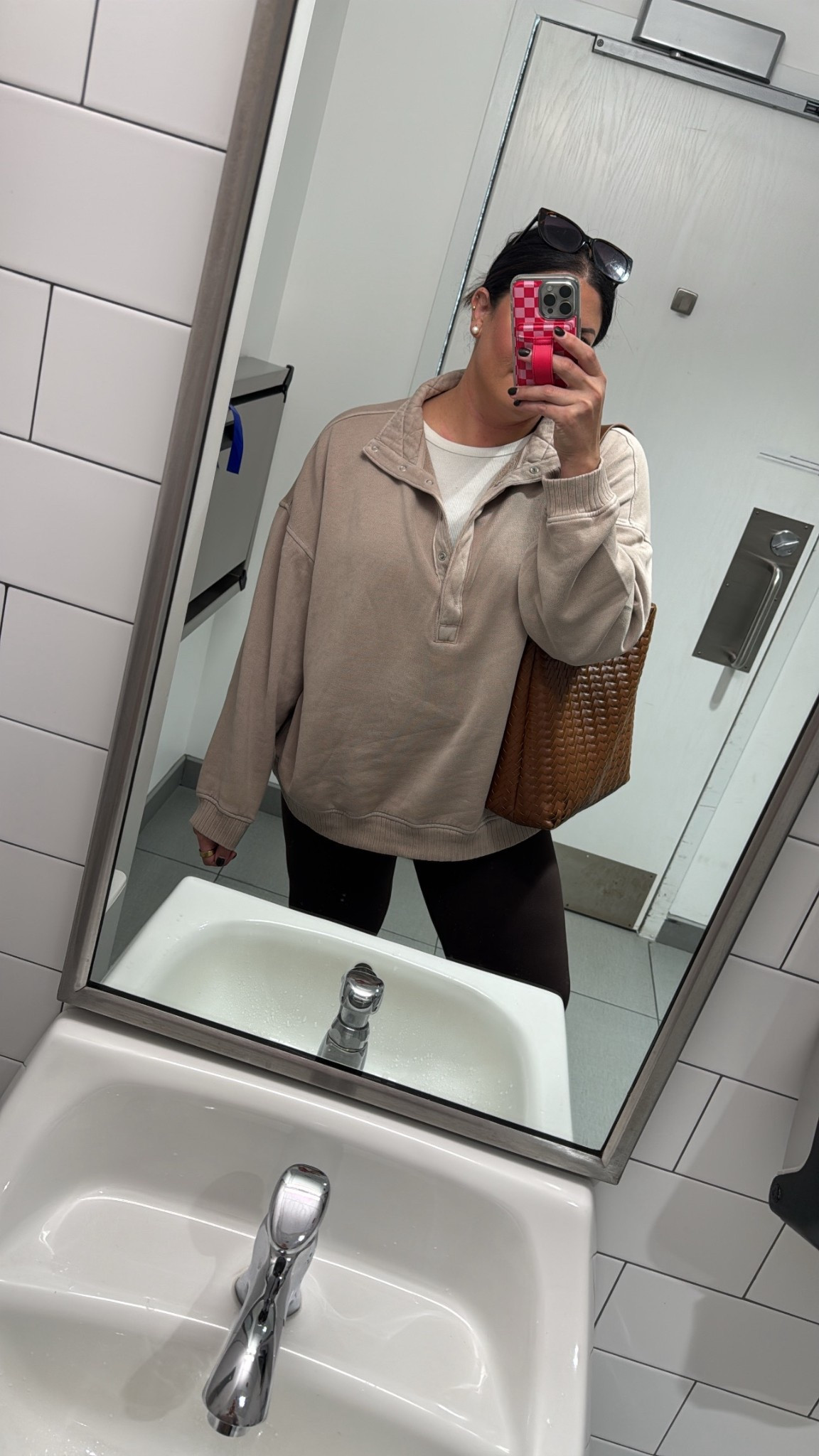 Wearing a L in the tank, sweatshirt + leggings! Easy comfy outfit to throw on and go ❤️



#LTKMidsize #LTKBump #LTKFindsUnder50