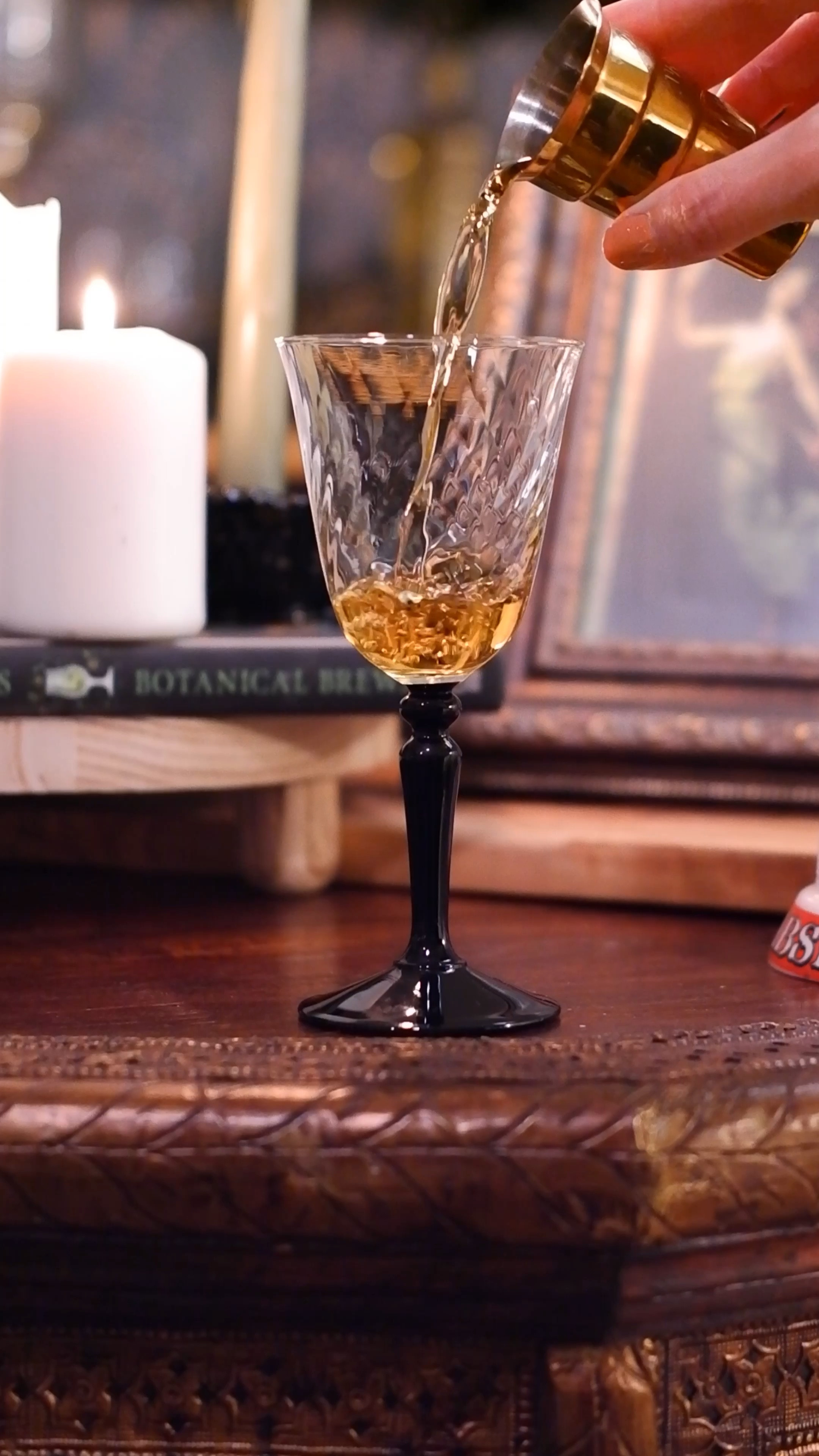 Had to make this one for day 2 of 13 days of Halloween! I found this while perusing Amy blackthorns botanical brews and it reminded me of my early twenties when I was obsessed with Hemingway, who so said to have created this wild concoction. And honestly? That tracks with everything I ever read about him 😂

Death in the afternoon 

1.5 oz absinthe

4 oz champagne or sparkling wine 

Enjoy!