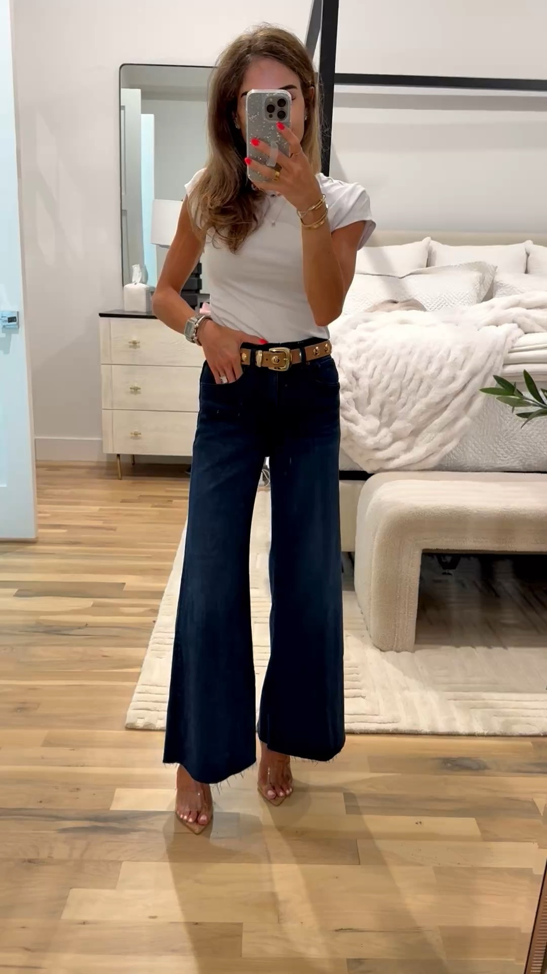 🚨 high sellout risk 🚨Grab these jeans!! Wide leg and fits petites so well. Wearing size 23 and currently almost 50% off!

#LTKPetite #LTKSaleAlert