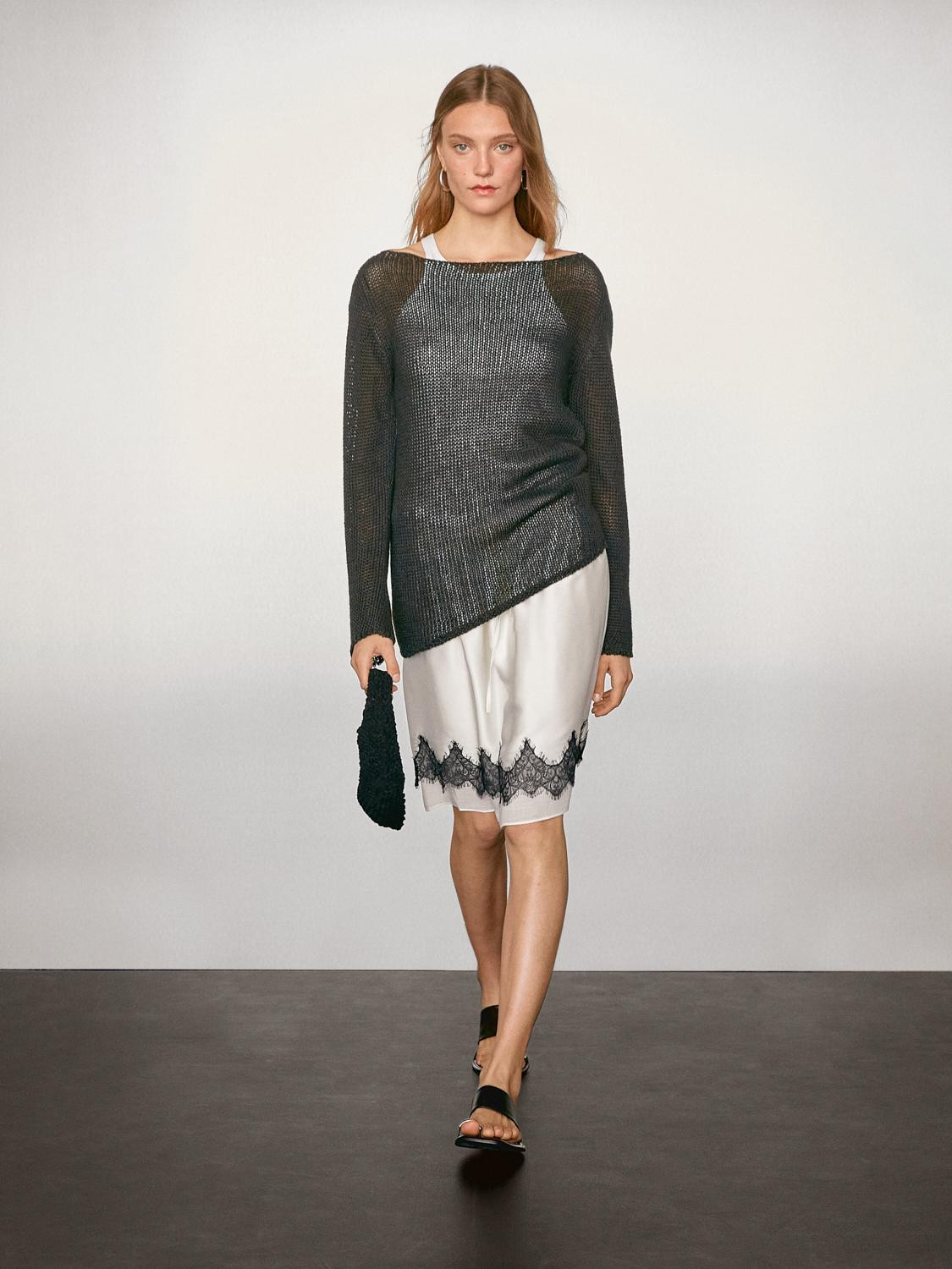 Satin skirt with contrast lace. Frayed finish. Adjustable drawstring waist. Flowing fabric. | Massimo Dutti UK
