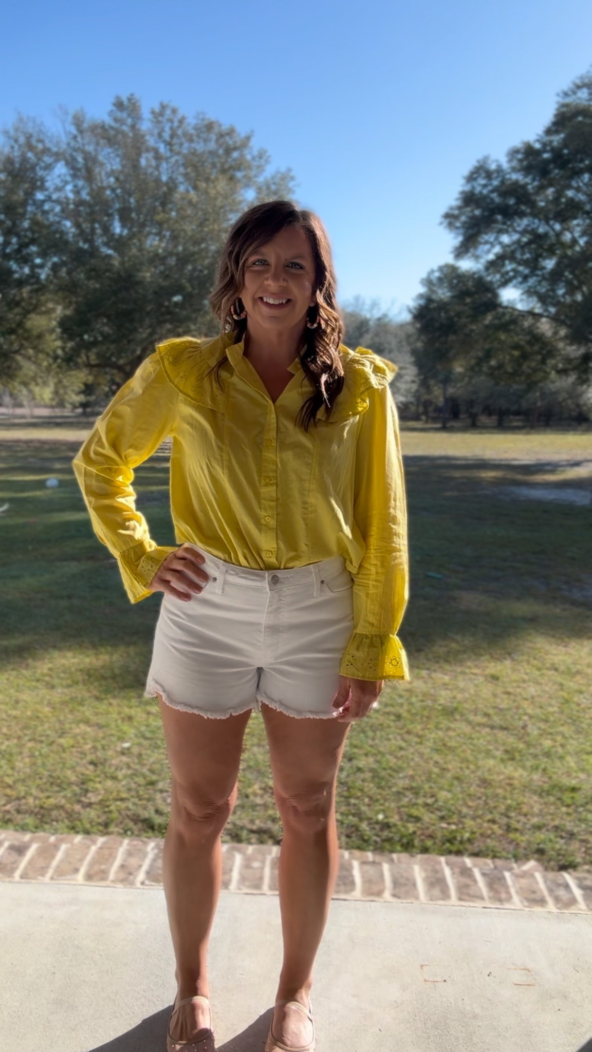 Nothing says spring like bright colors and sunshine. Walmart has some great spring pieces 

Walmart, Jessica Simpson top, Walmart shorts, Walmart fashion, citrus top, eyelet top, spring outfit 

