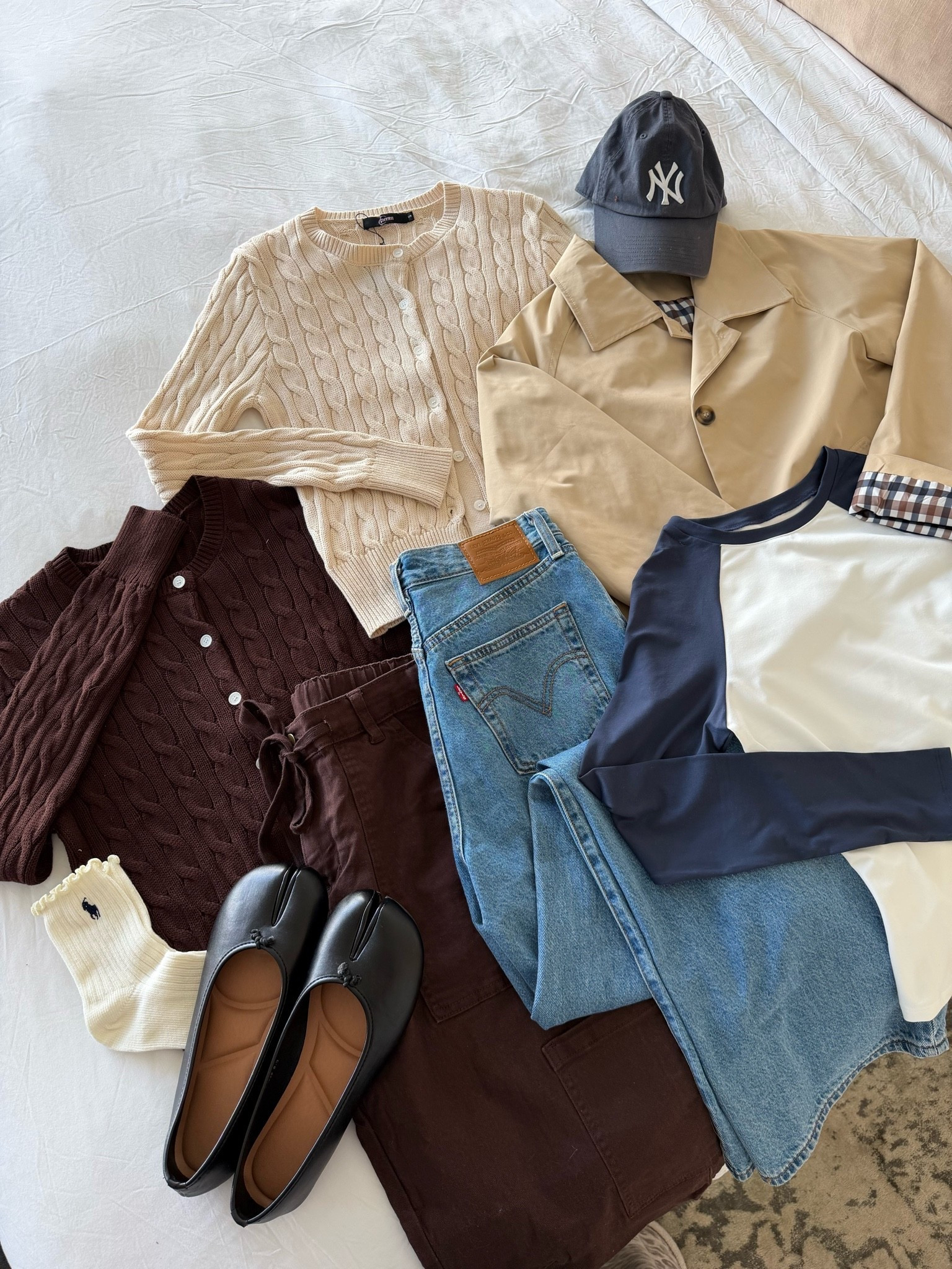 Fall essentials 🍂

Fall sweater, Levi’s jeans, cableknit sweater, fall cardigan, baseball tee, casual outfit, fall outfit, Amazon fashion

#LTKootd #LTKSeasonal #LTKOver40