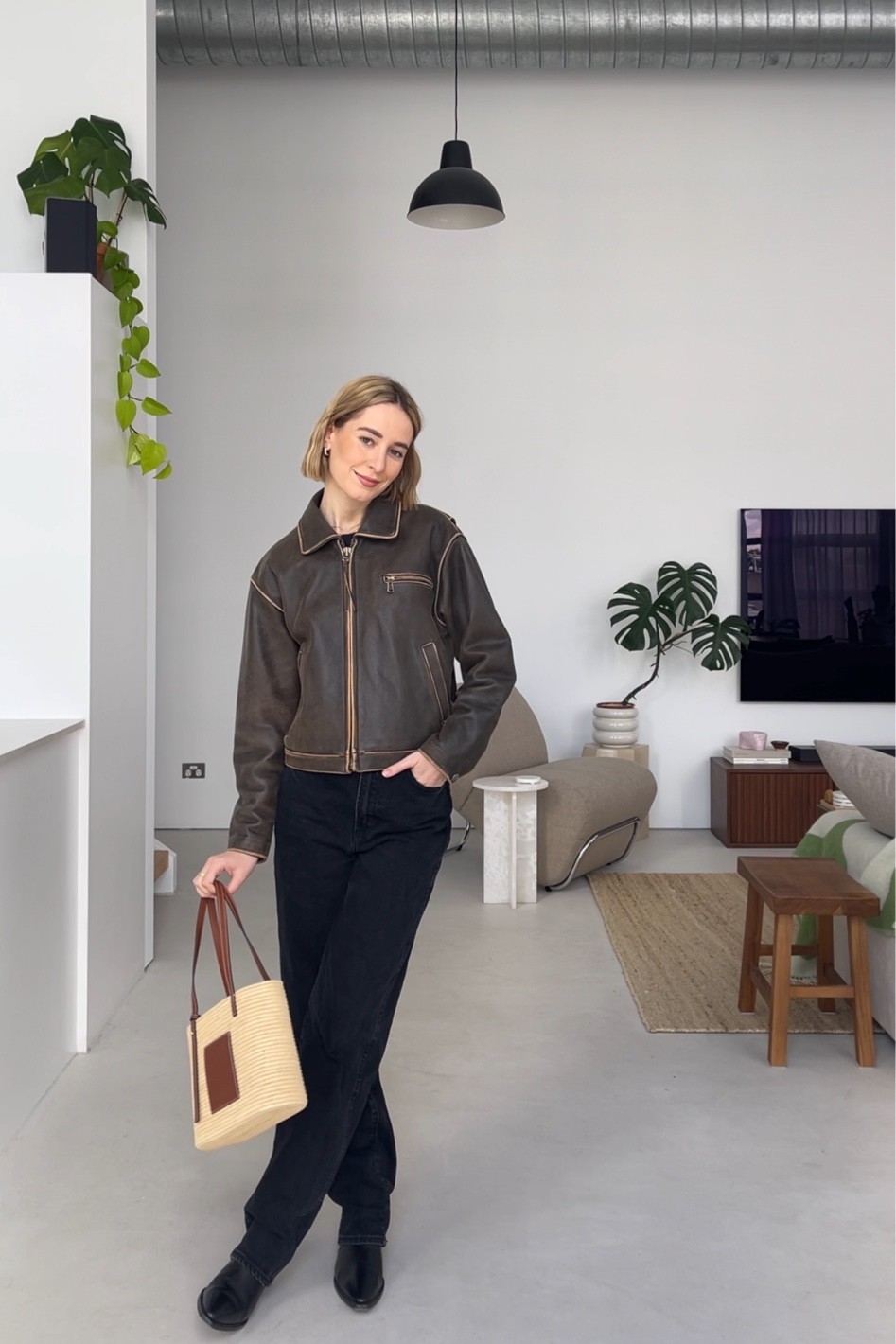 little ootd for todays chilly weather 

minimal, simple outfit, brown jacket, black jeans, basket bag 

#LTKaustralia #LTKSeasonal #LTKbrasil