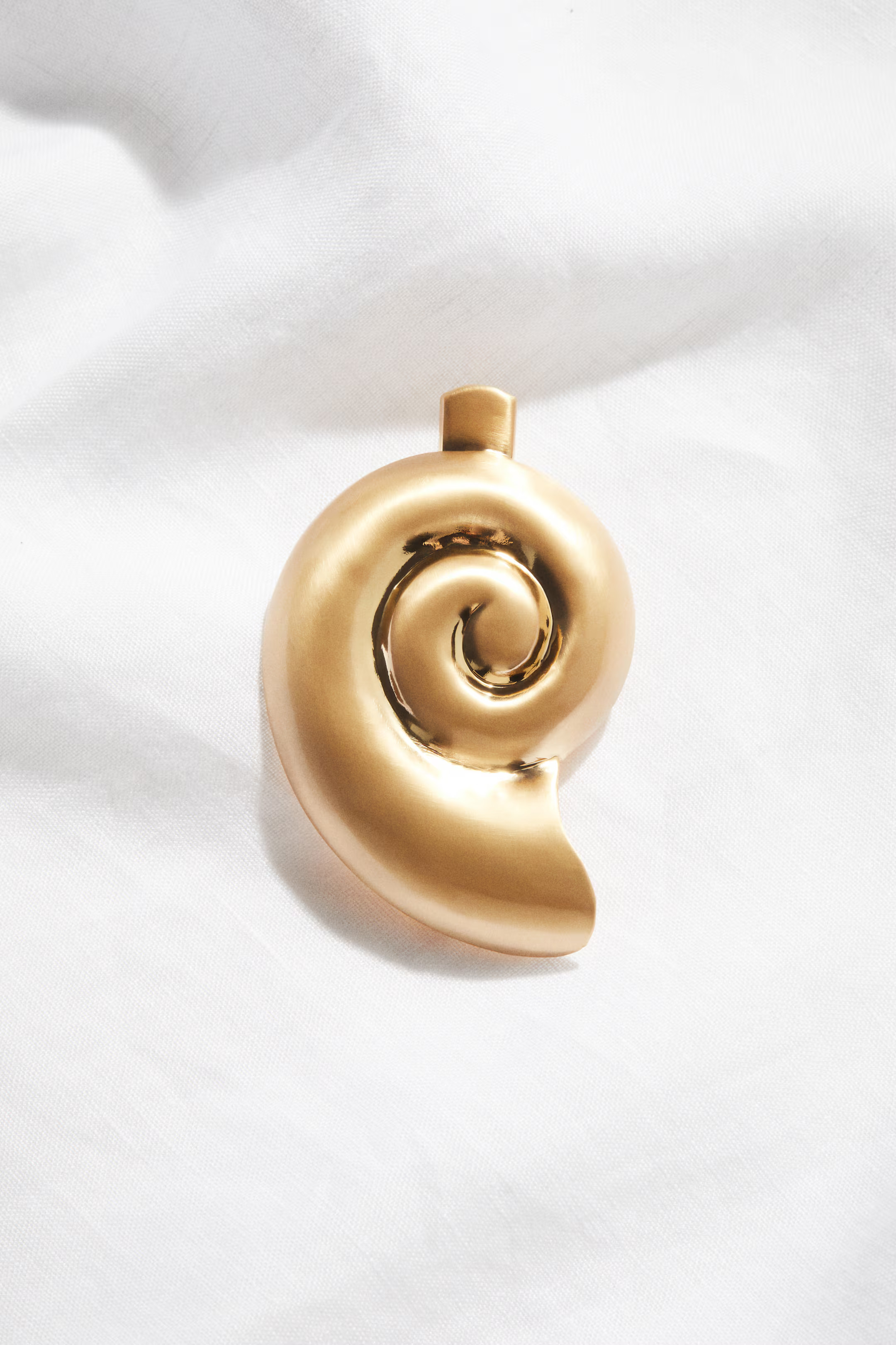 Seashell-shaped hair clip | H&M (FR, IT, ES, PT, BE)