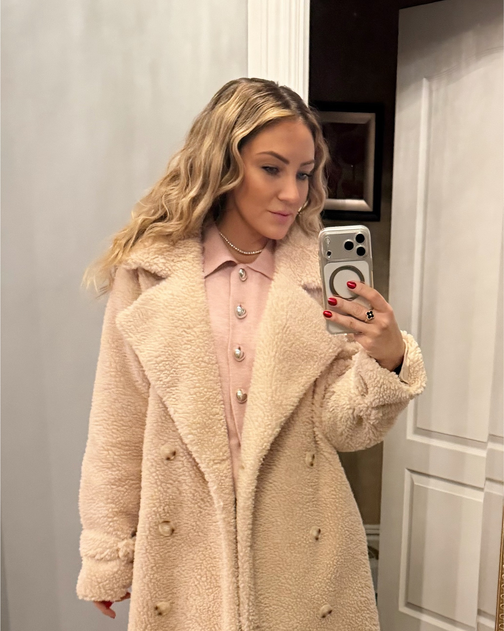 My absolutely fav jacket from @Revolve 




#LTKSeasonal #LTKPetite #LTKOver40
