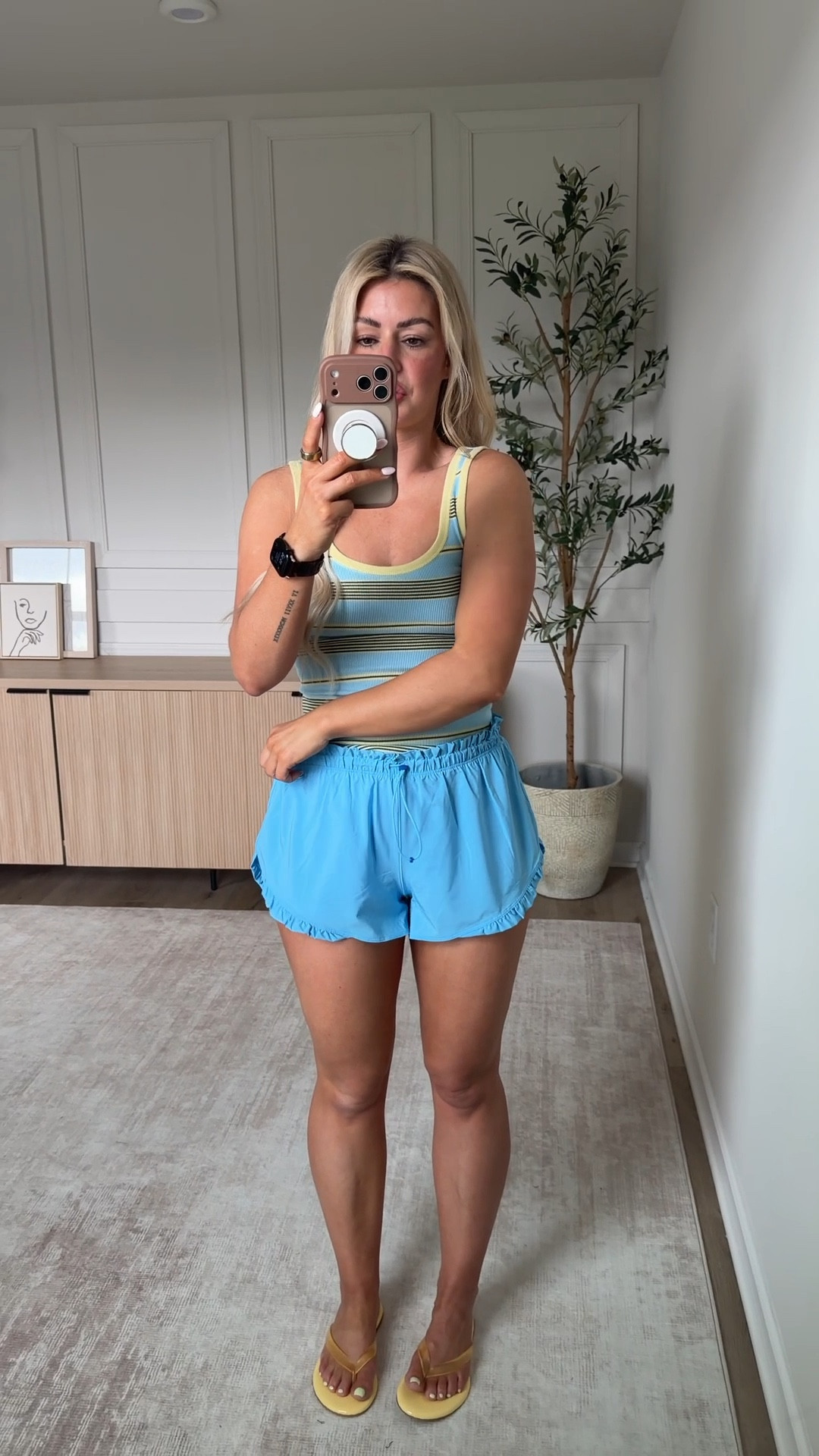 Extra small in top. Medium in shorts! 

#LTKootd #LTKSaleAlert #LTKxAerie