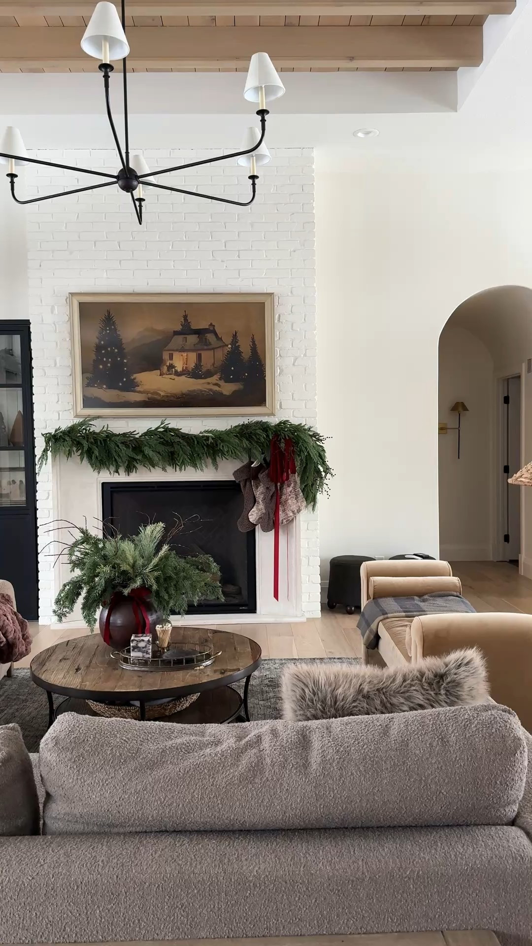 Extra seating and cozy pillows/throws are always a good idea when getting ready for holiday hosting! #ad #wayfair #wayfairpartner @wayfair