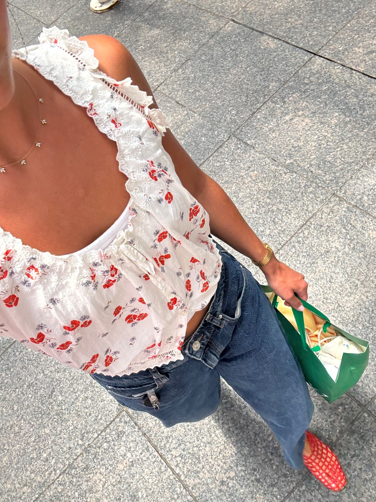 POV: it’s 100 degrees but you still have to go to work

Loving this Dôen top and my jellies so so much! I wear XS. 