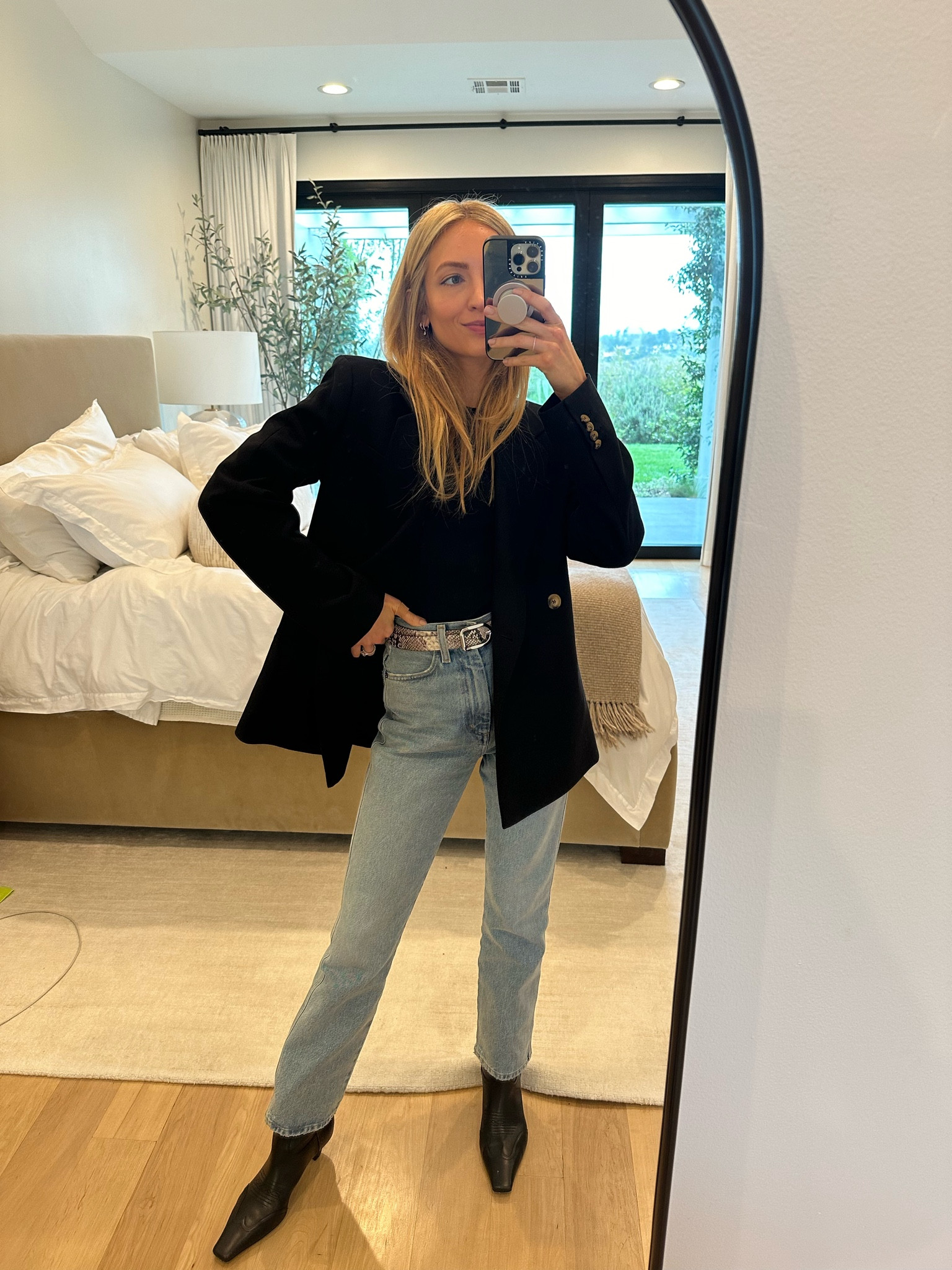 Easy look today for a skincare brand event - loving this new belt brand! 

Sizes worn here:
Tee XS (TTS)
Jeans 23 (TTS)
Blazer XS (oversized fit)
Boots 39.5 (TTS)
Belt XS (TTS)

#LTKstyletip #LTKworkwear

#LTKSeasonal