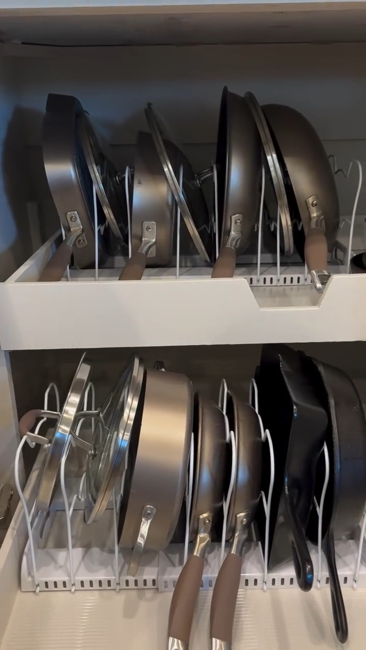 Say goodbye to chaos because every pan and lid has its perfect spot🥰

Click the link in our bio to get all the product details✨🔗 

#inspo #organizedhome #explorepage✨ #professionalorganizer #kitchen #organized