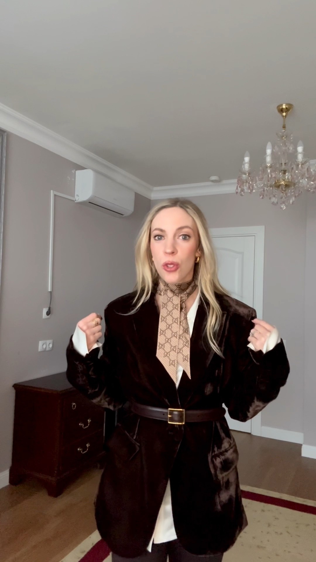 Chocolate brown velvet blazer - 30% off with code HOLIDAY30

Holiday workwear look, office style, velvet blazer outfit, Gucci silk scarf, Zara chocolate brown leggings, dark brown riding boots

#LTKSaleAlert #LTKHoliday #LTKWorkwear