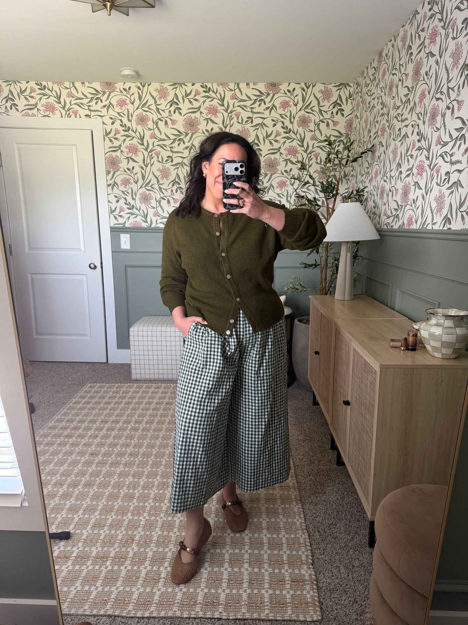 My spring comfy and cute ootd as a midsize girl!! I wear these stretchy pants on 🔁🌸

#LTKMidsize #LTKootd #LTKBeauty