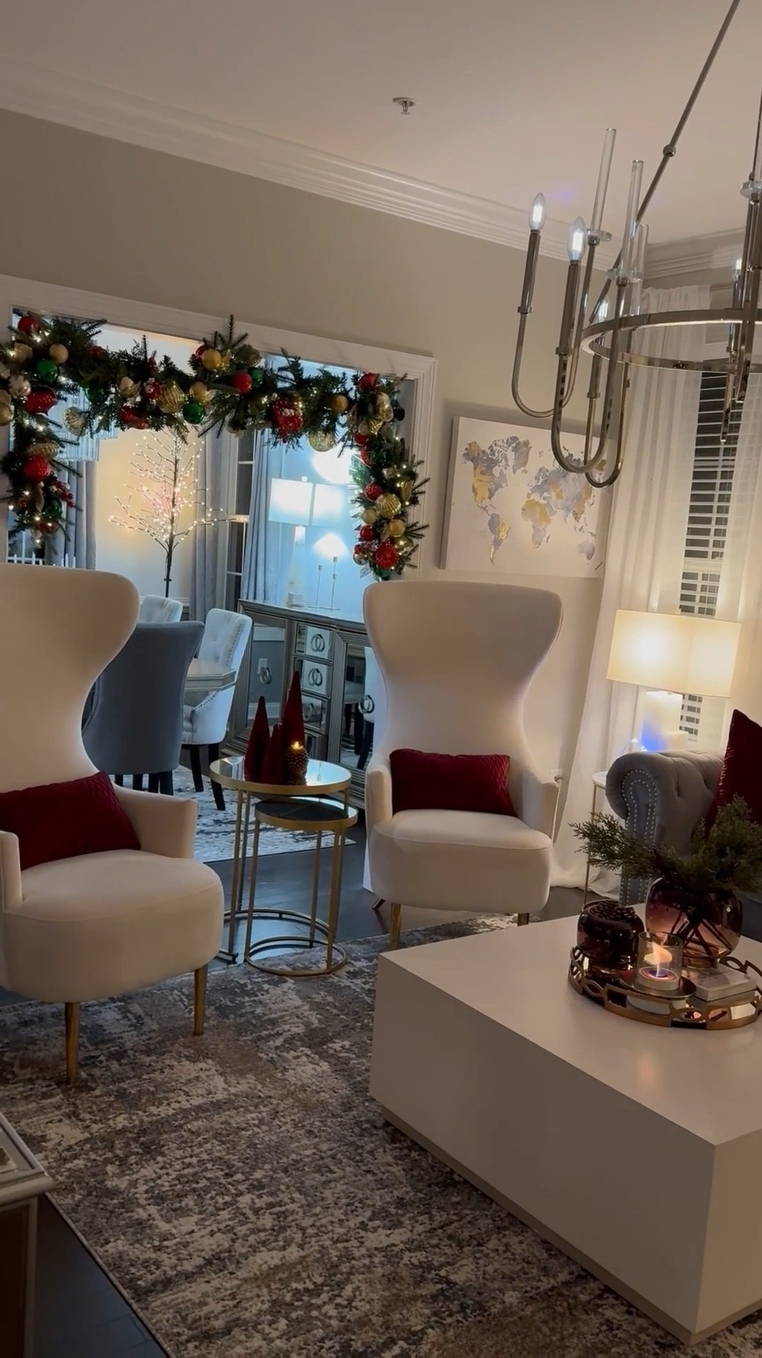 Cozy classic Christmas vibes in this living room styling ❤️

#LTKSaleAlert #LTKHome #LTKHoliday