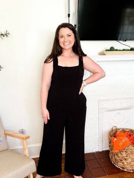 Black jumpsuit. Work wear. Work outfit 