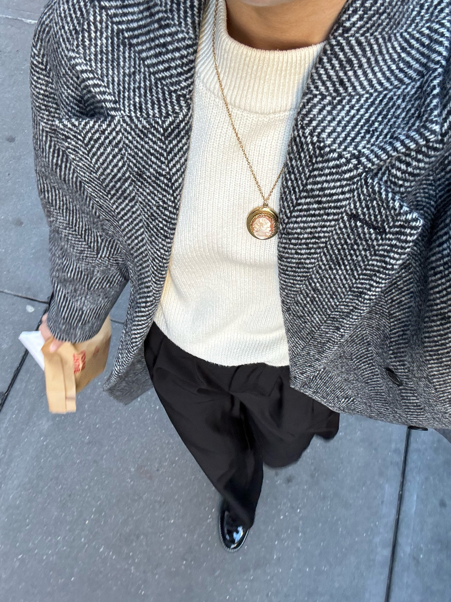 Work outfit of the day 🖤 new fav winter coat from Aritzia! 

#LTKStyleTip #LTKSeasonal #LTKGiftGuide