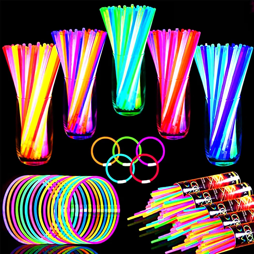 TURNMEON 100 Pack Ultra Bright New Year Eve Party Supplies Glow Sticks Bulk Party Pack Glow In Th... | Amazon (US)
