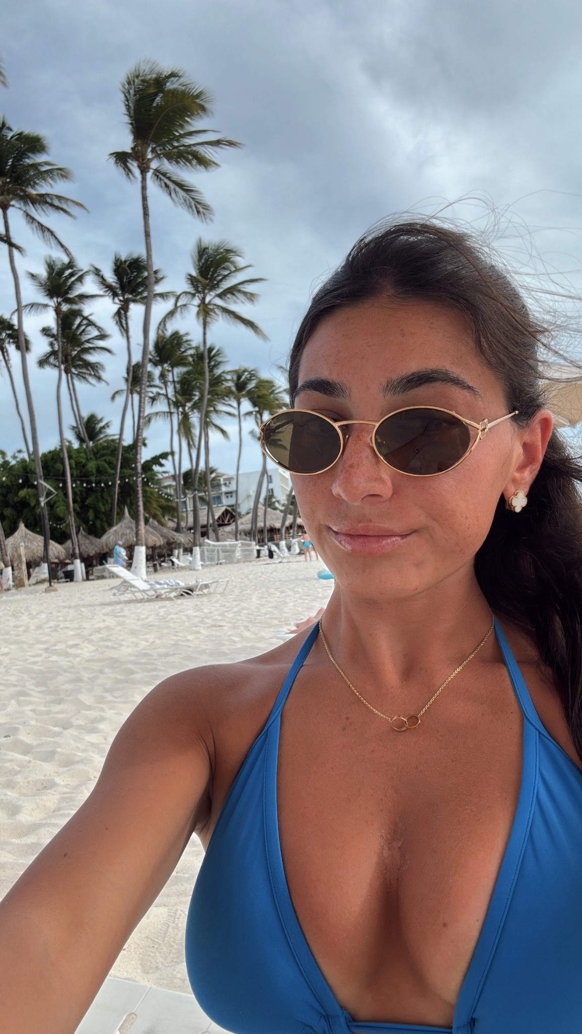 Aruba 🩵

Bikini - frankie’s x vs 
Sunglasses - miu miu 