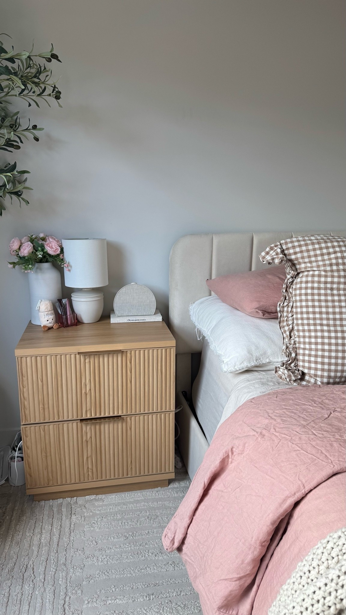 Bedroom inspo
Nightstands 
Bed frame
Bedding 
Lamp 
Clock
Vase

#LTKHome #LTKSaleAlert #LTKmorningroutine