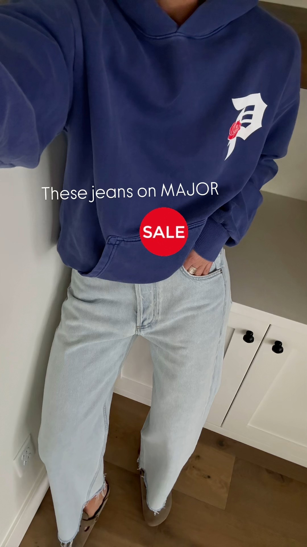 I’ve had my eye on this style, but just couldn’t pull the trigger on the full price options. Found this lighter wash on major SALE — hurry, sizes are selling fast
🚨consider size down — they’re very big through the waist!


#LTKdayinmylife #LTKSaleAlert #LTKOver40