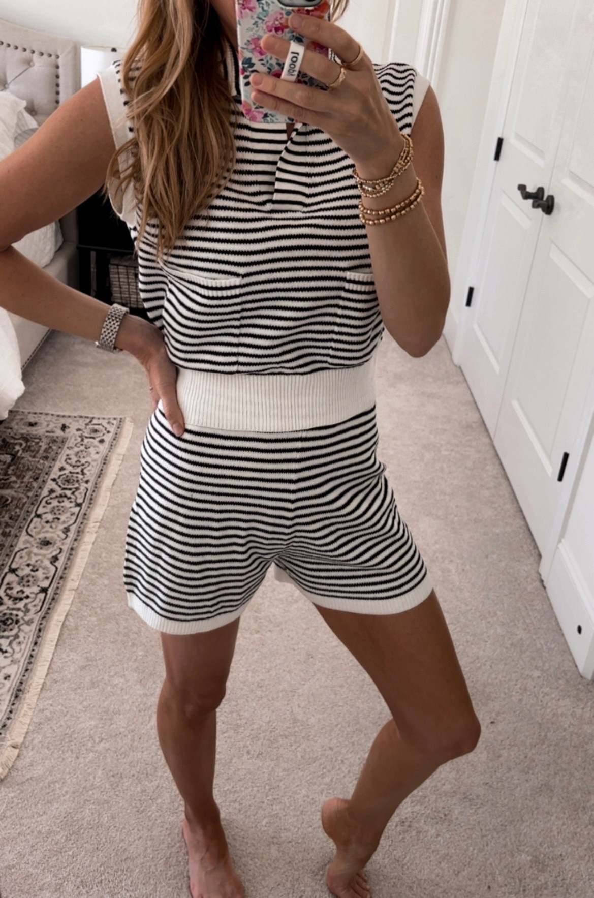 Wear this so often. It’s the perfect lounge set for summer. I also wear the top with my black lounge pants. 