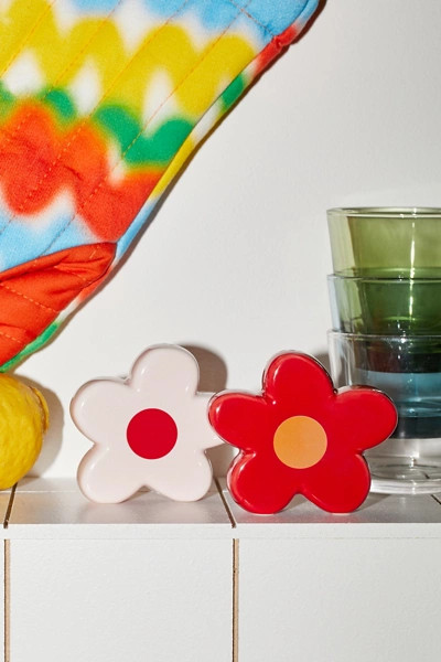 DOIY Daisy Salt & Pepper Shaker Set | Urban Outfitters (US and RoW)