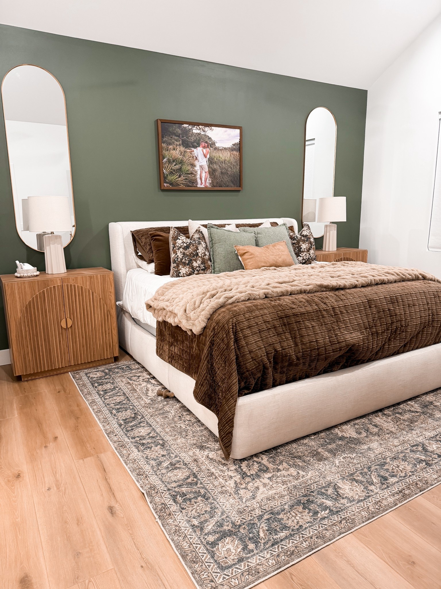 Master bedroom 🫶🏻

#LTKHome #LTKSaleAlert #LTKFindsUnder50